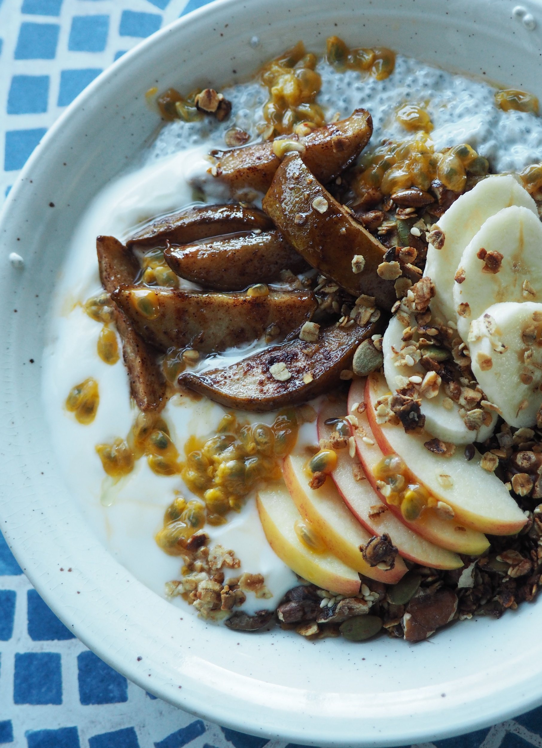 Frokostskål med yoghurt og chiapudding