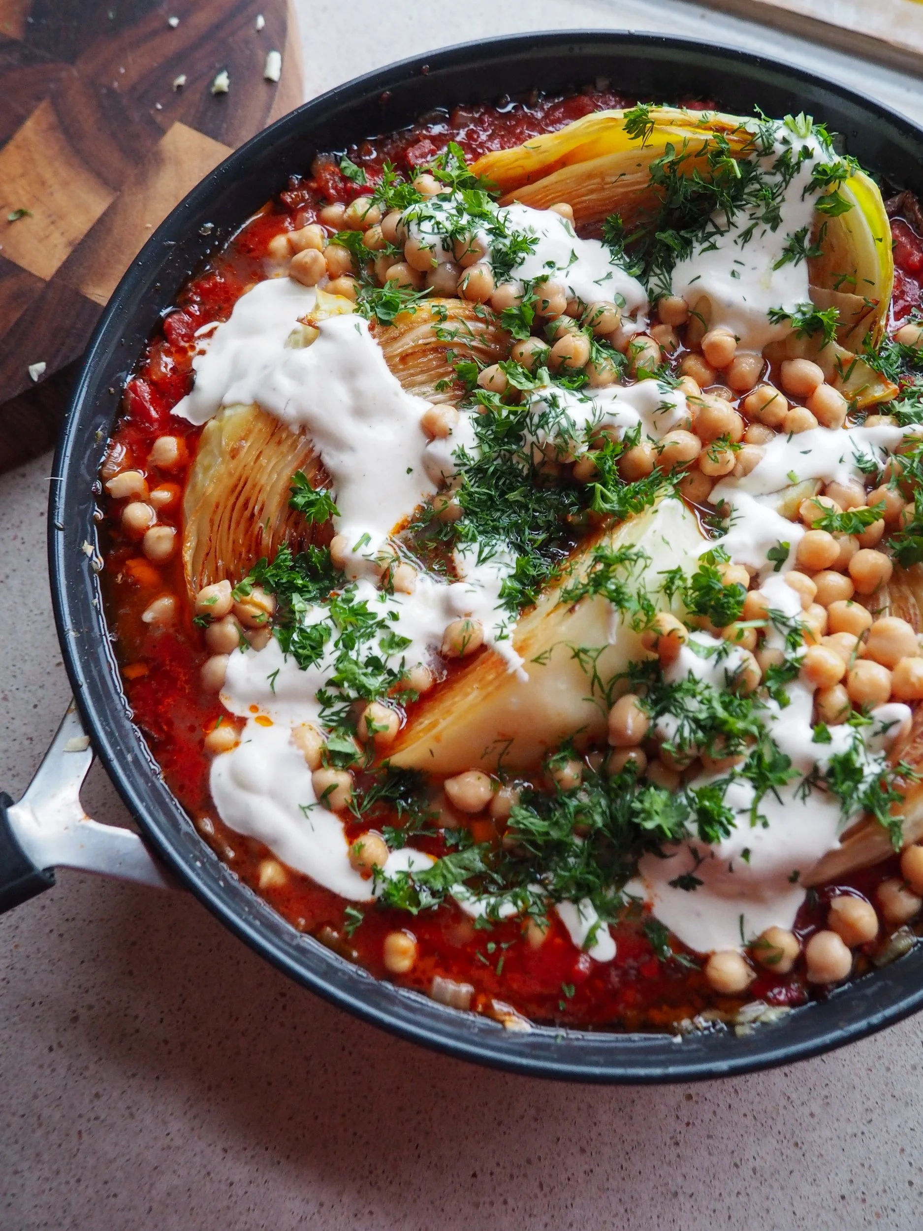 Stekt hodekål i tomatsaus