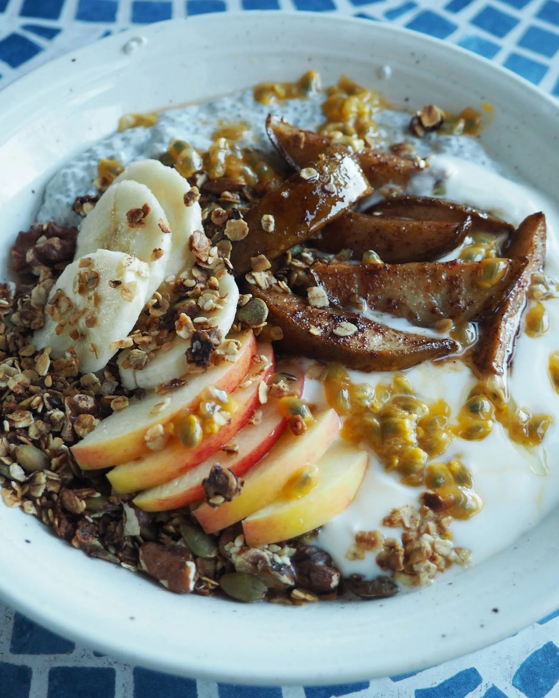 frokostbowl-yoghurt-paere-pasjonsfrukt