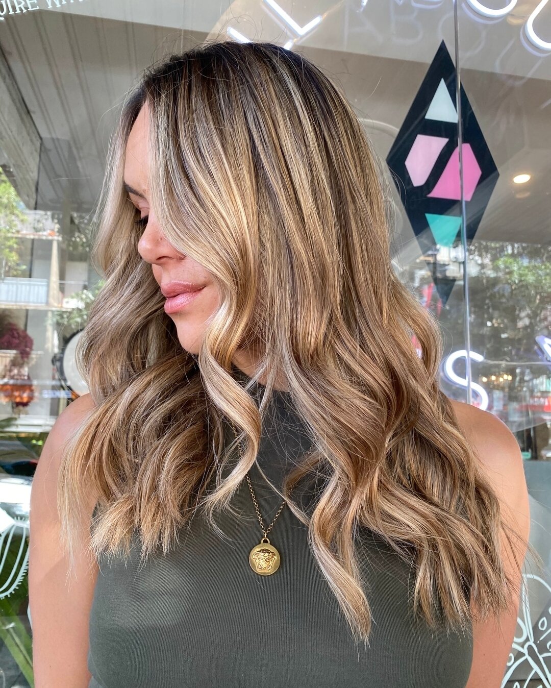 We&rsquo;re loving this Bronde transformation by @shelby_allaboutsalon 😍 a low maintenance look, blending the natural in while keeping the lightness ✨ #EvoPro #HueVerse 

#sydneyhairsalon #sydneyhairdresser #sydneyhairstylist #surryhills