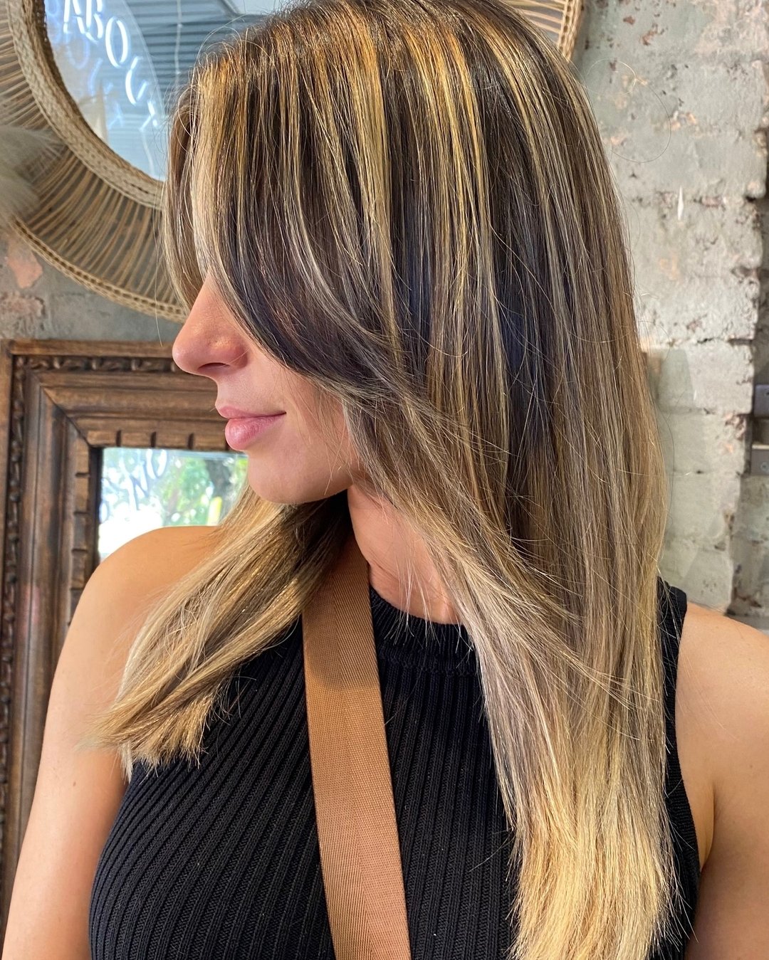 Dark to light transformation by @shelby_allaboutsalon using @evopro #hueverse 💘✨ blonde packages available 🤗 

#sydneysalon #sydneyhairdresser #surryhills #balayage #warmbalayage