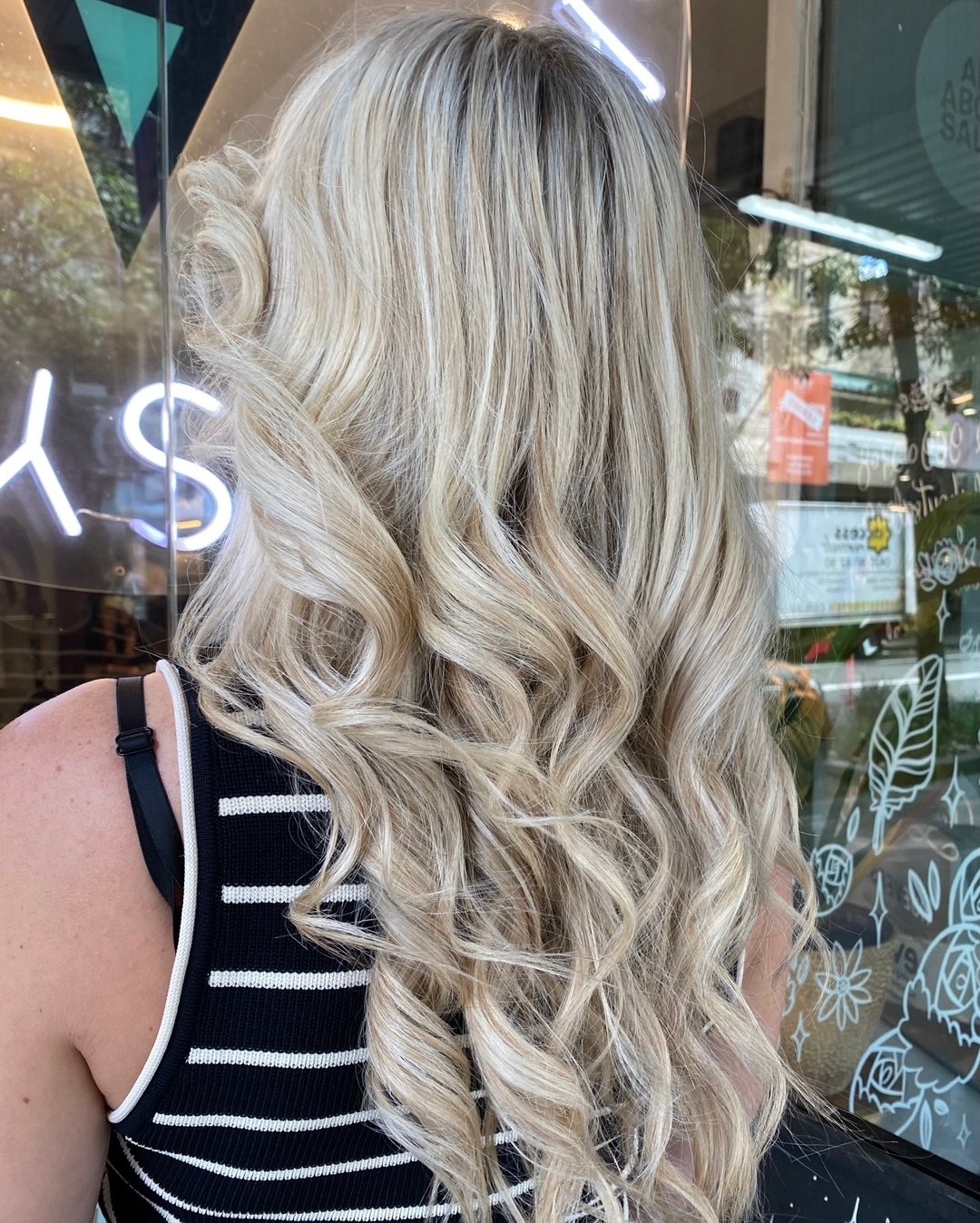 How perfect is this blonde by @jacobthecolorist ?! 💕 created using @evopro #hueverse 🤤 

#creamyblonde #blondesydney #sydneyhairsalon #sydneyhairstylist #surryhills #coolblonde