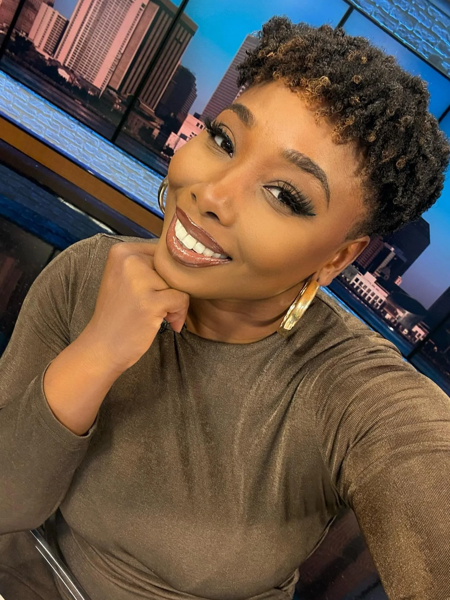 Back for WWL Louisiana News Weekend. Fighting a small cold but pushing through. Hope you&rsquo;re enjoying Easter with your families ❤️