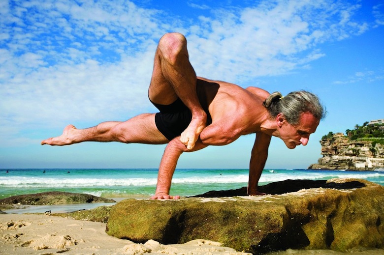 Кто такой йог. Simon Borg Olivier Yoga. Йога старики. Пожилой йог.