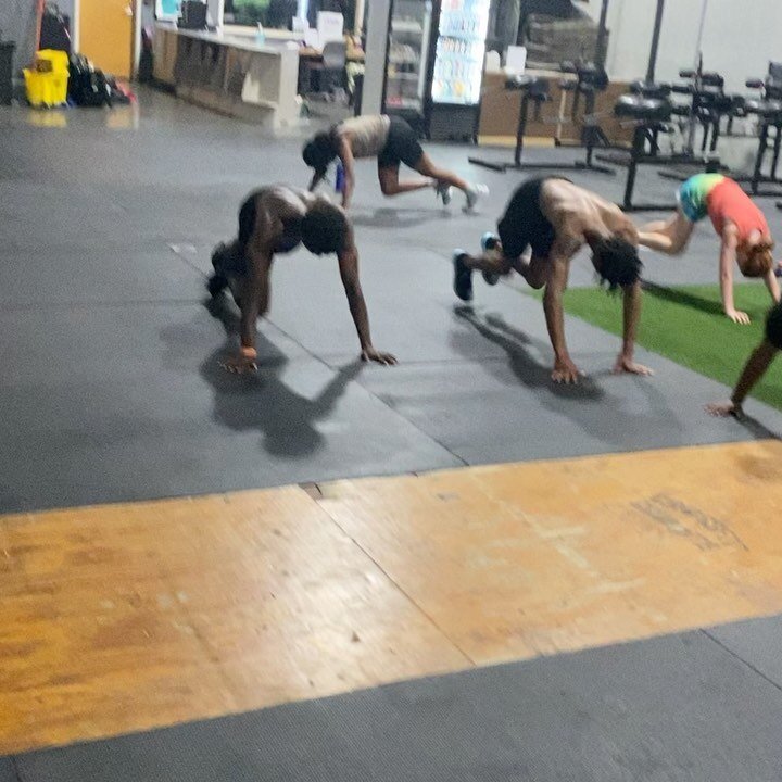 Wednesday workout session, building that work capacity for higher intensity track workouts. I imagine this what Krispy Kreme fresh now donuts look like fresh off the line! JET&hellip;. Come fly (sweat) with us!