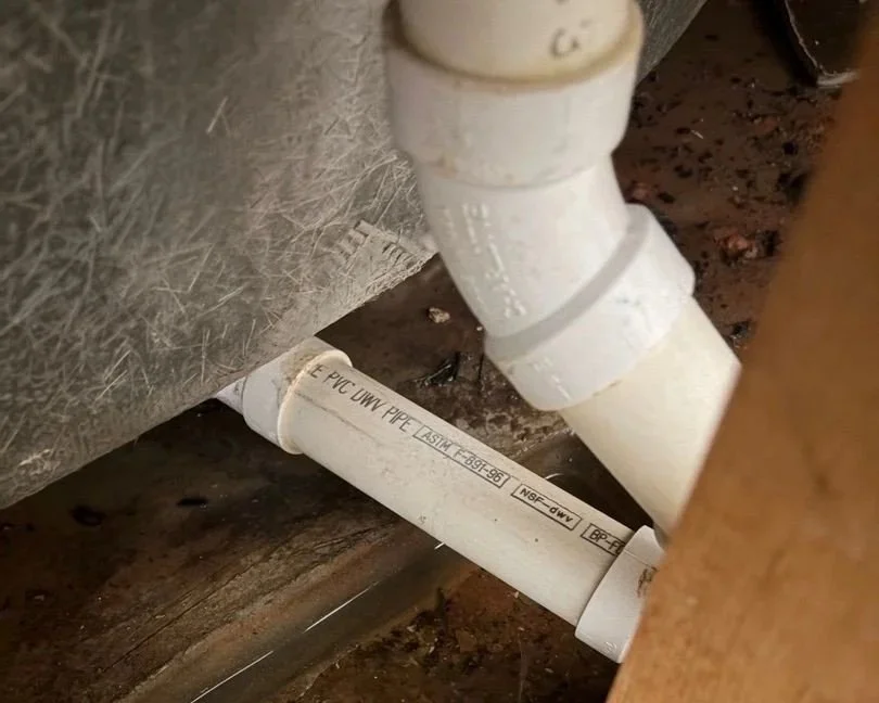 Bathtub drain that leaked causing water damage to the home