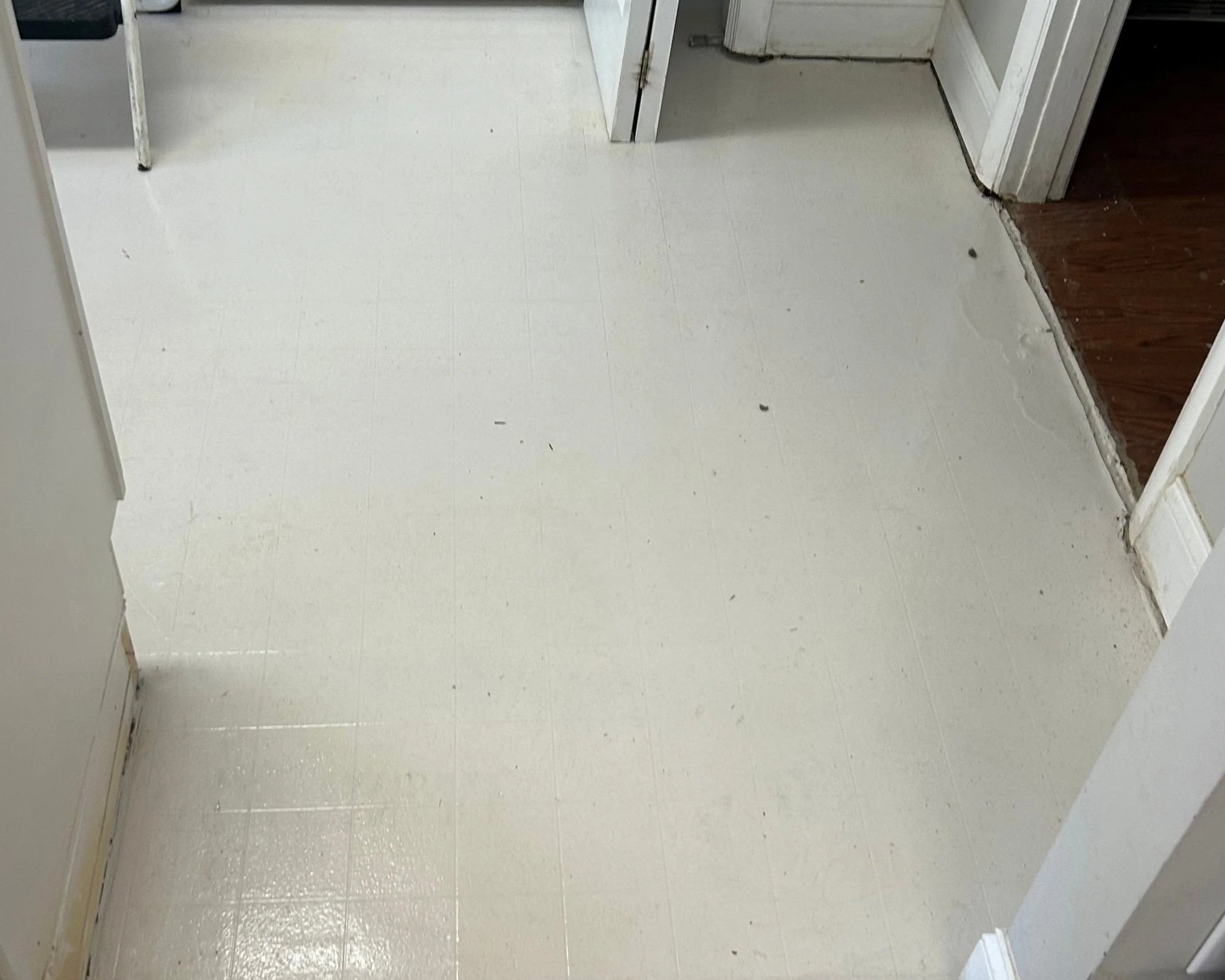 Vinyl floor in kitchen after ServiceMaster completed water damage mitigation