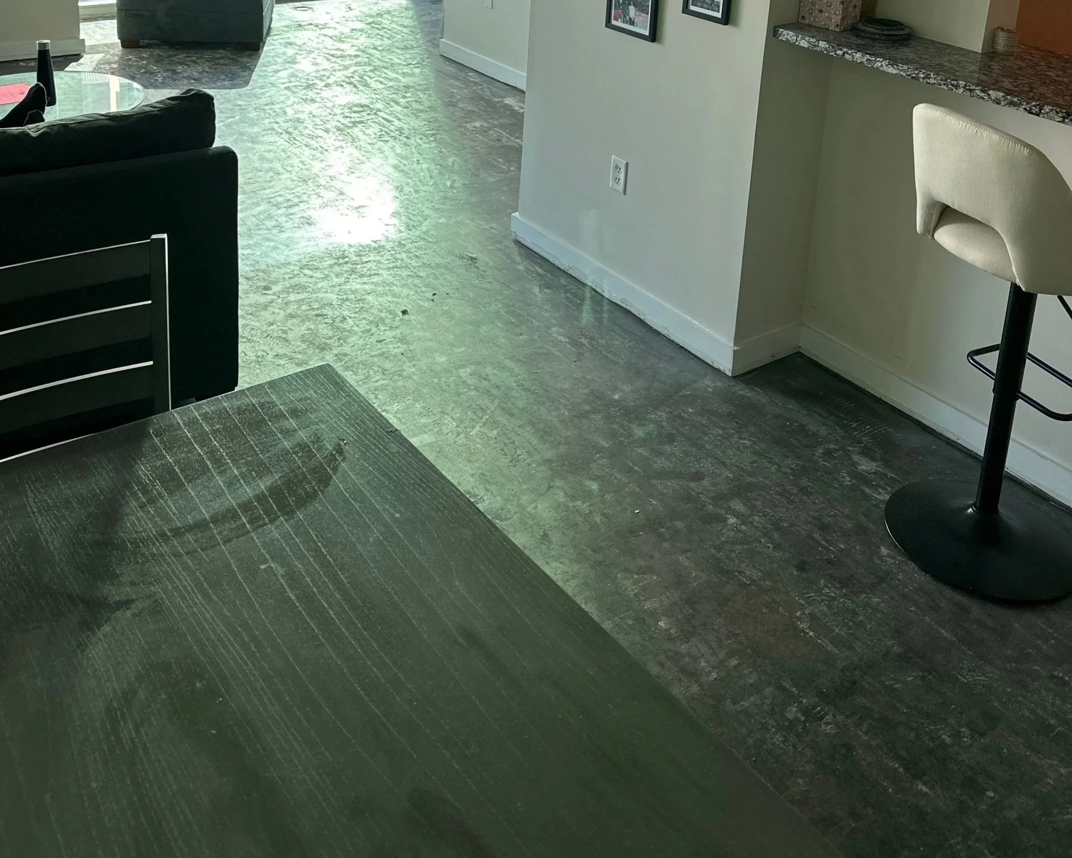 Living room floor after ServiceMaster water damage mitigation completed