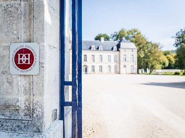 Le saviez vous ? Le château de Taisne est classé Monument Historique. Cette protection implique une responsabilité partagée entre les propriétaires et la collectivité nationale au regard de sa conservation.
Nous sommes heureux d&rsquo;avoir eng