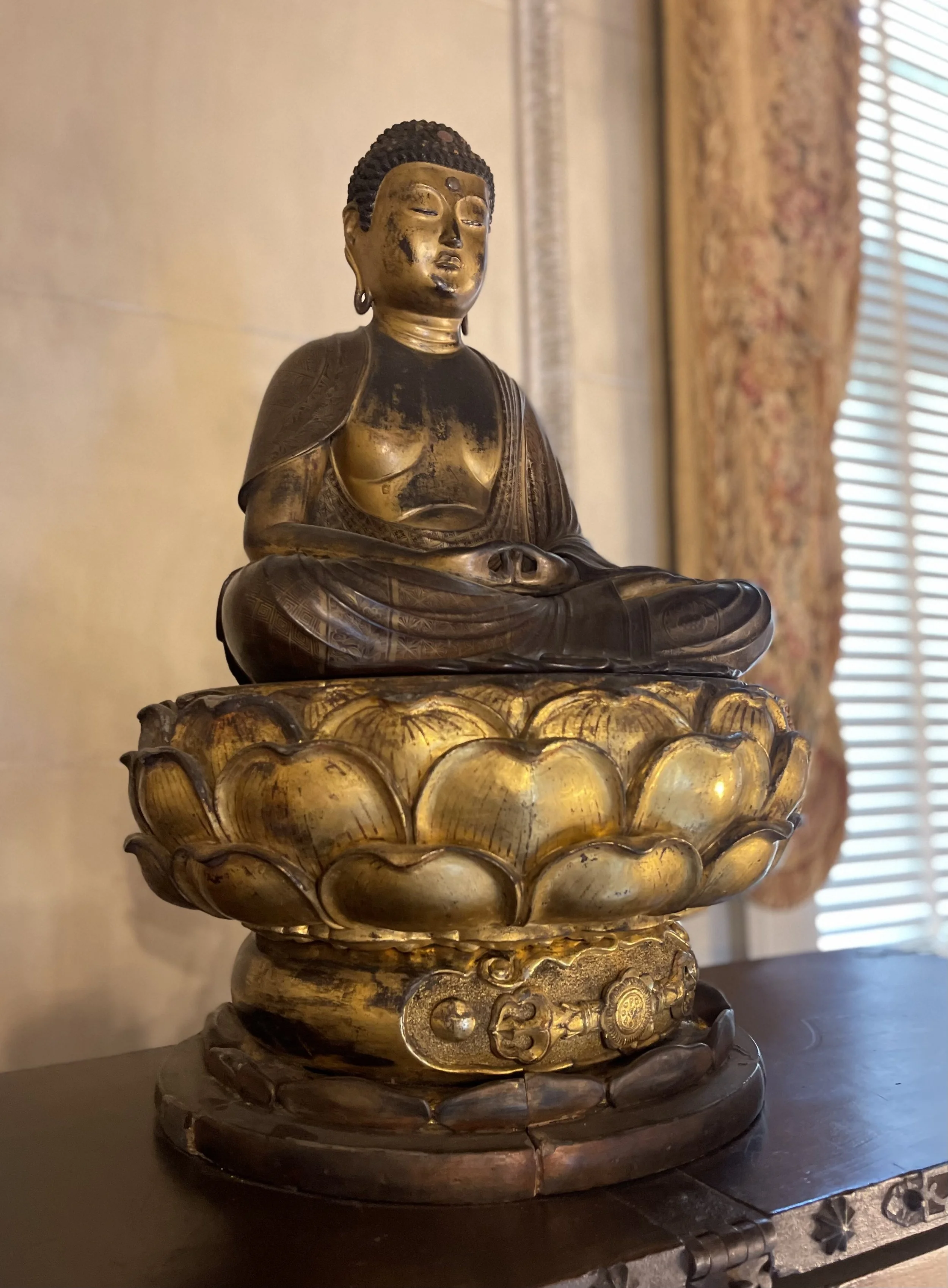Musician's balcony Buddha