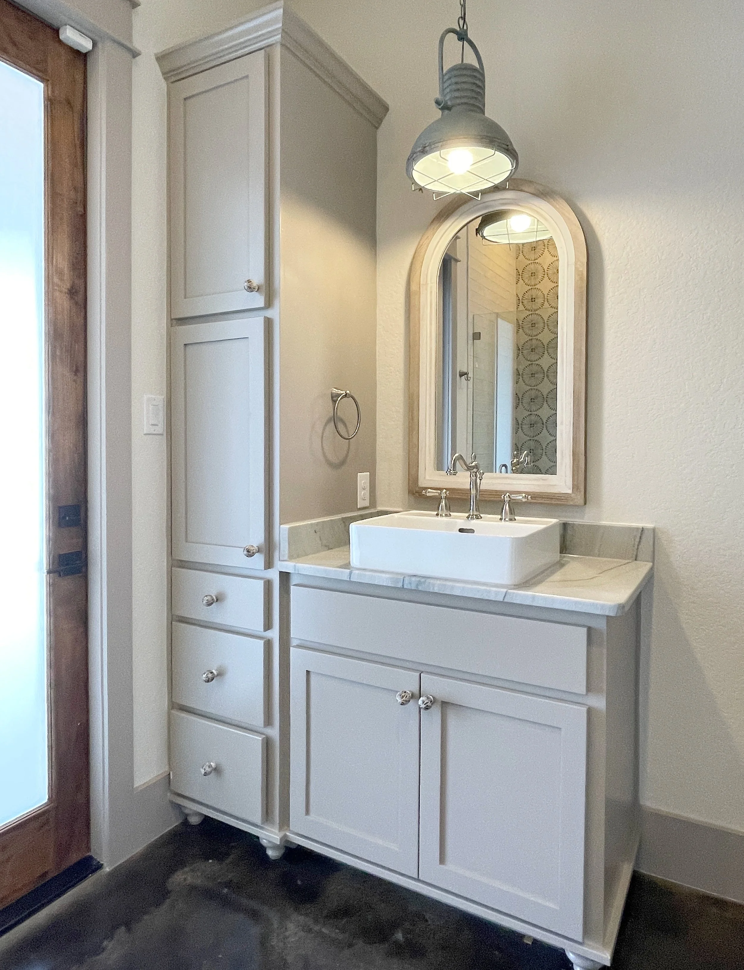 guestbath.jpg