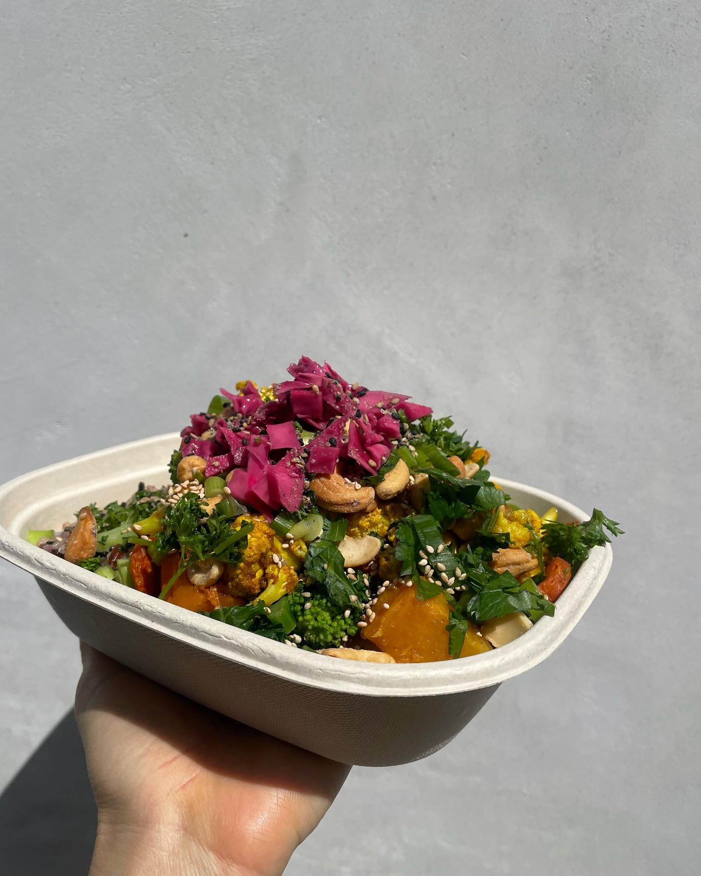 Curried Sunshine Bowl ☀️

Sharing some sunshine on your feeds since we&rsquo;re having a very wet and rainy day here in San Diego.

This one is from this weeks meal service! Wild rice, curried cauliflower, steamed kale, butternut squash, broccoli, ca