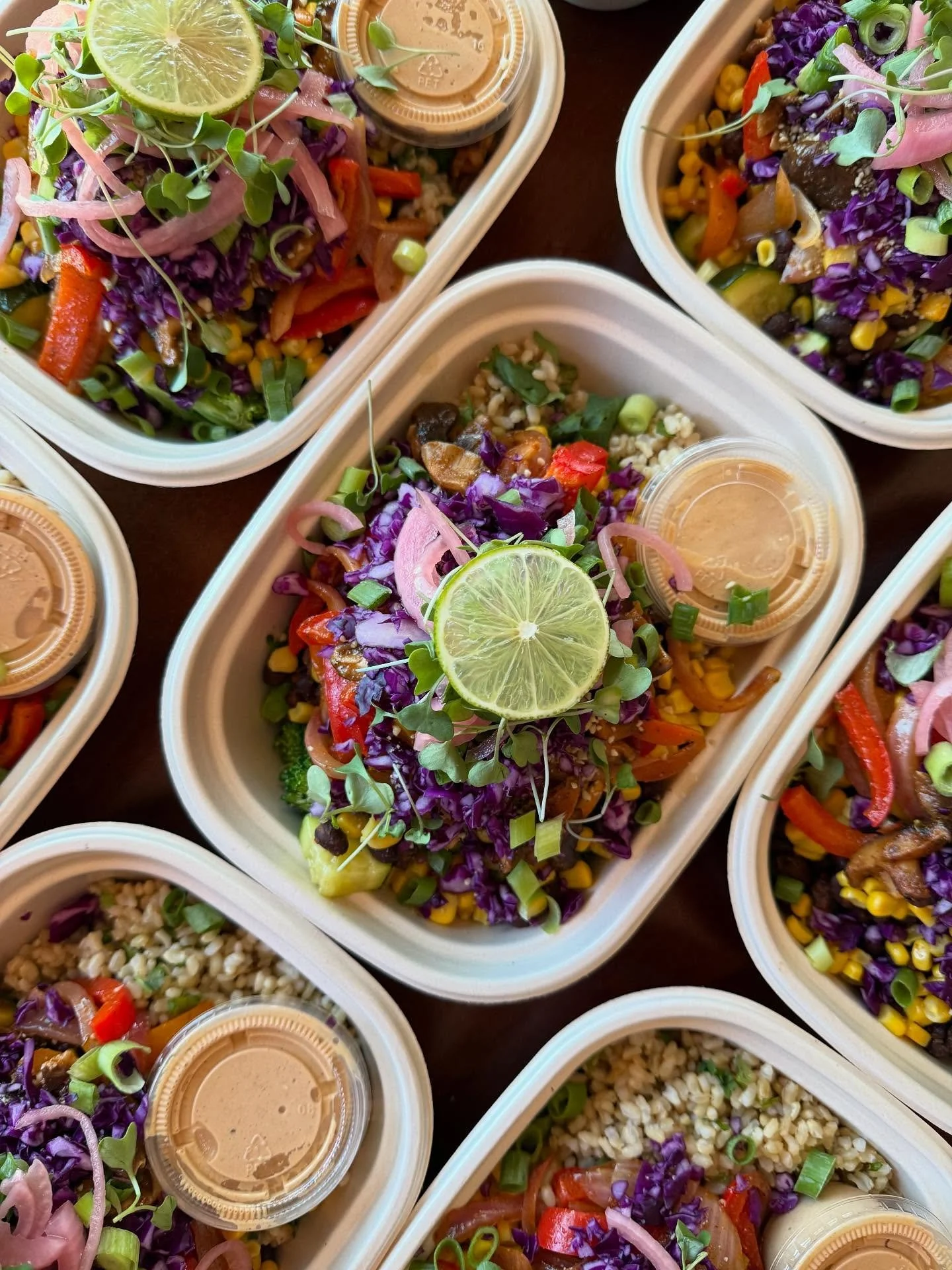 Fajita Rainbow Bowls! ☀️

Cilantro lime rice (or cauliflower rice) with seasoned veggie fajitas&mdash;bell pepper, red onion, shiitake mushrooms, broccoli, zucchini and fire roasted corn with  black beans, red cabbage, pickled red onion, cashew hemp 