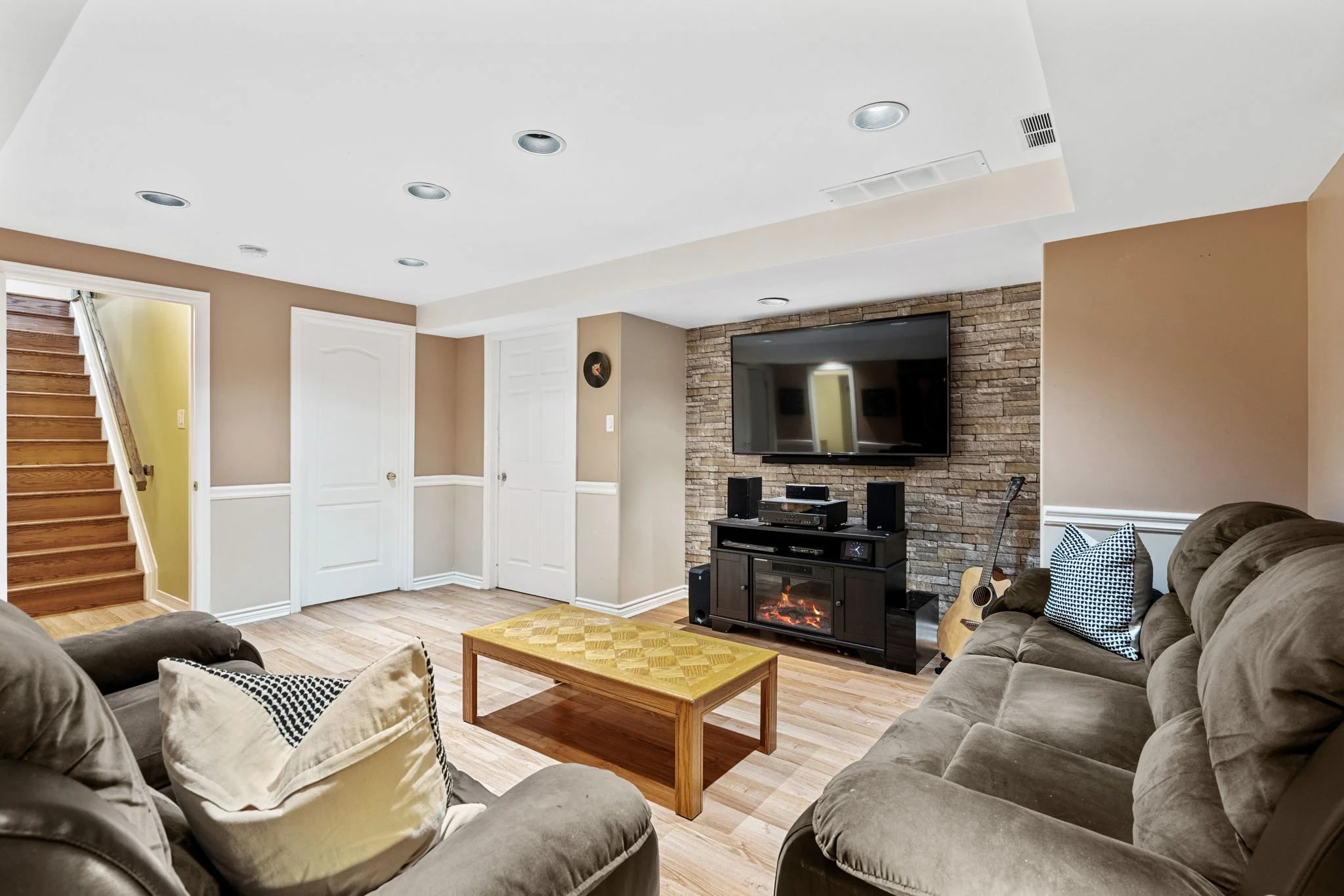 6-web-or-mls-27-mayford-ave.jpg