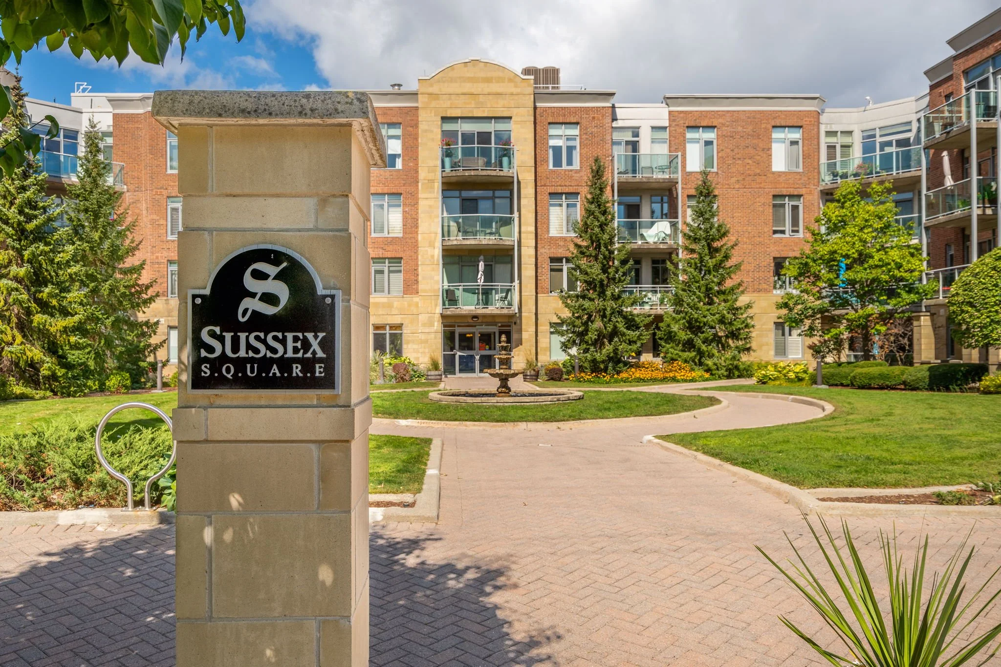 2-web-or-mls-205-bolton-st-105.jpg