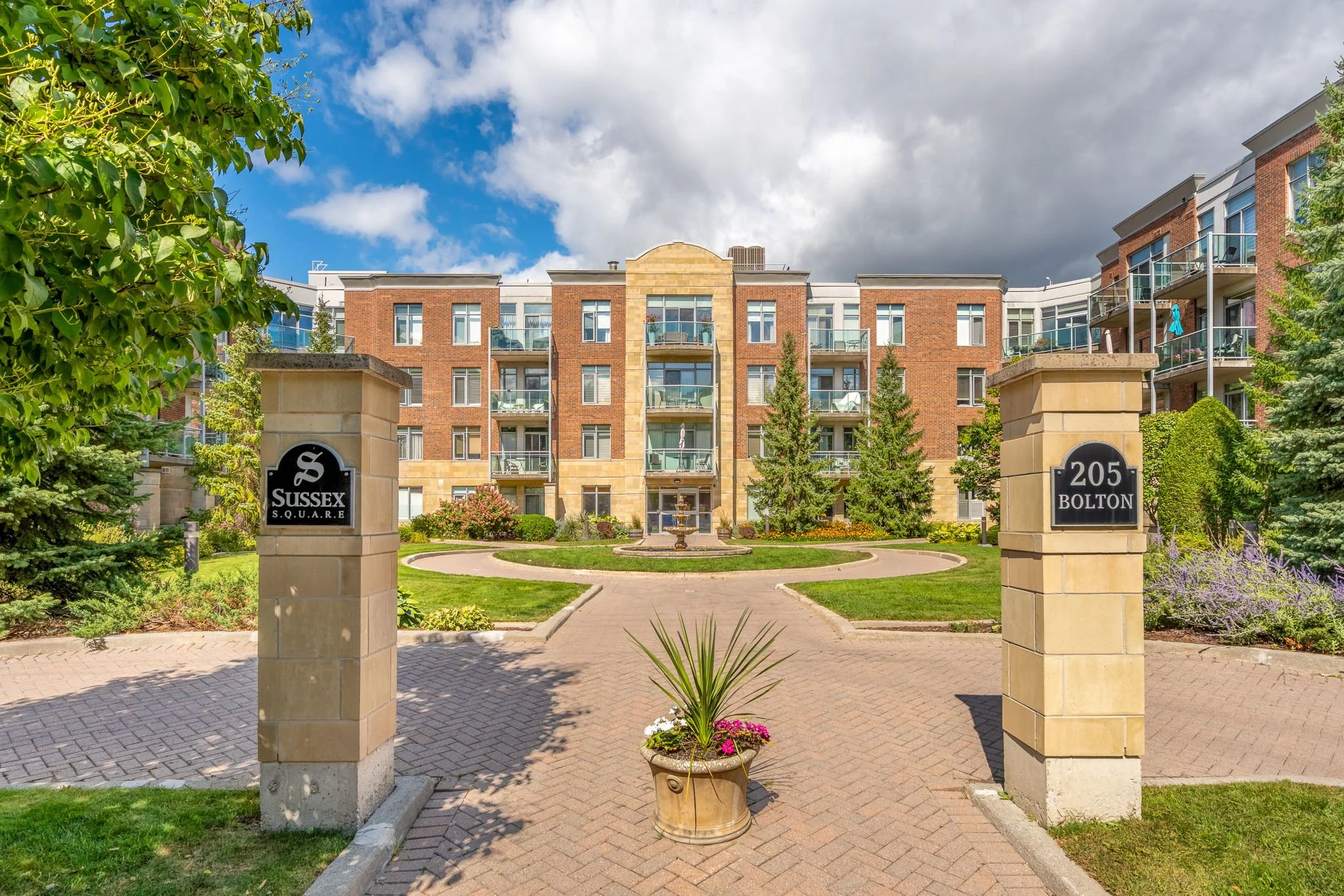 3-web-or-mls-205-bolton-st-105.jpg