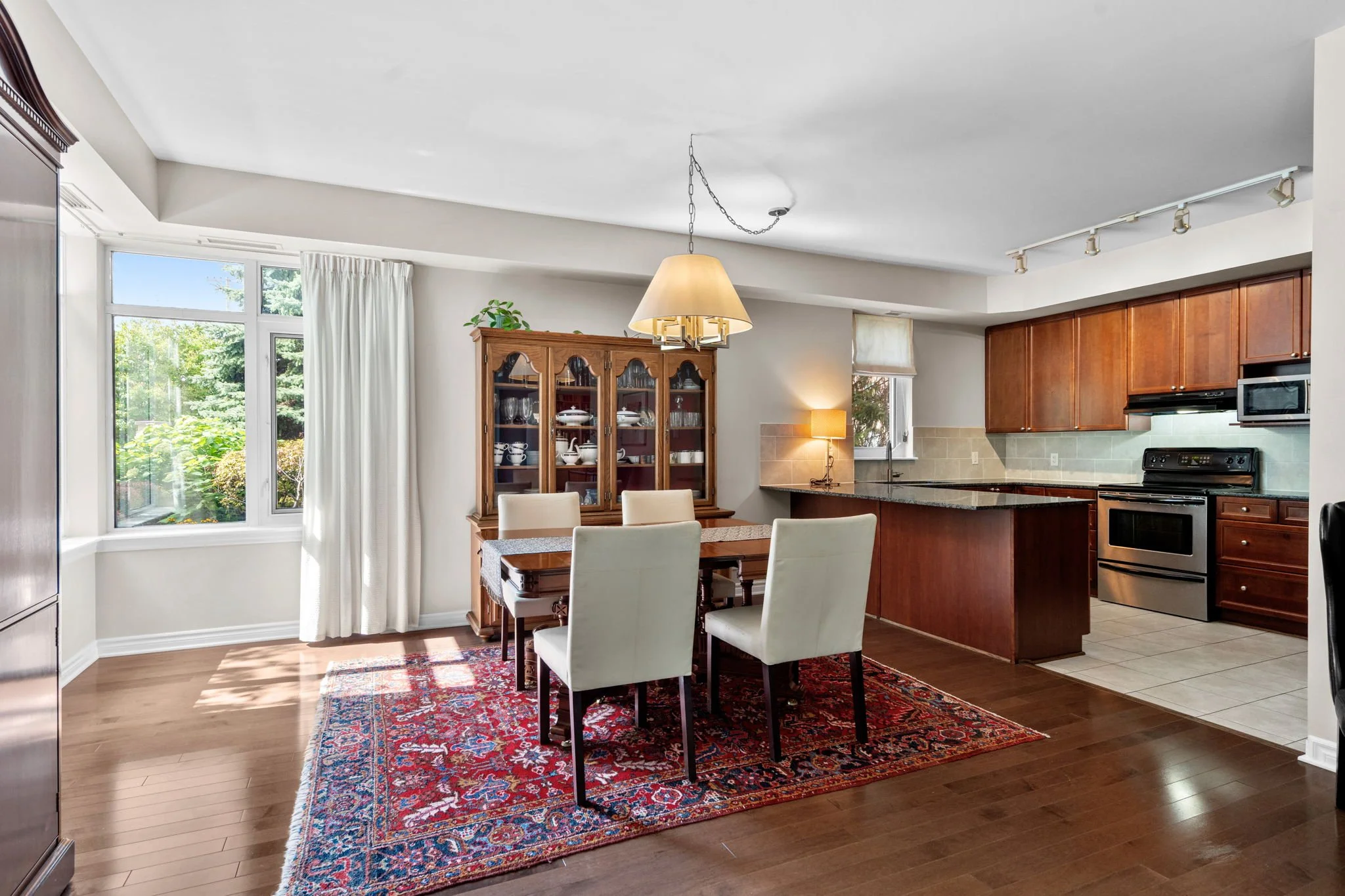 10-web-or-mls-205-bolton-st-105.jpg