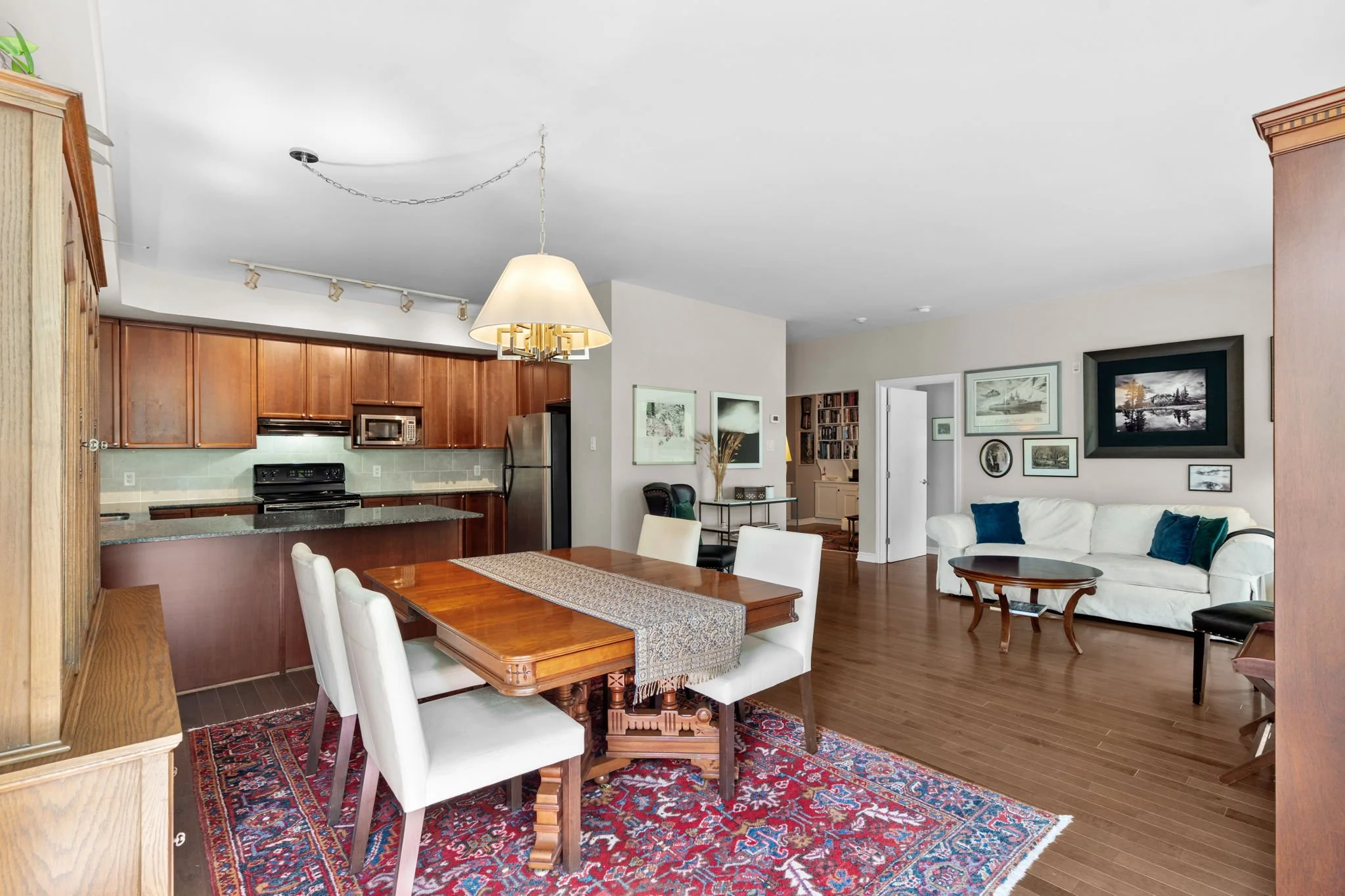 11-web-or-mls-205-bolton-st-105.jpg