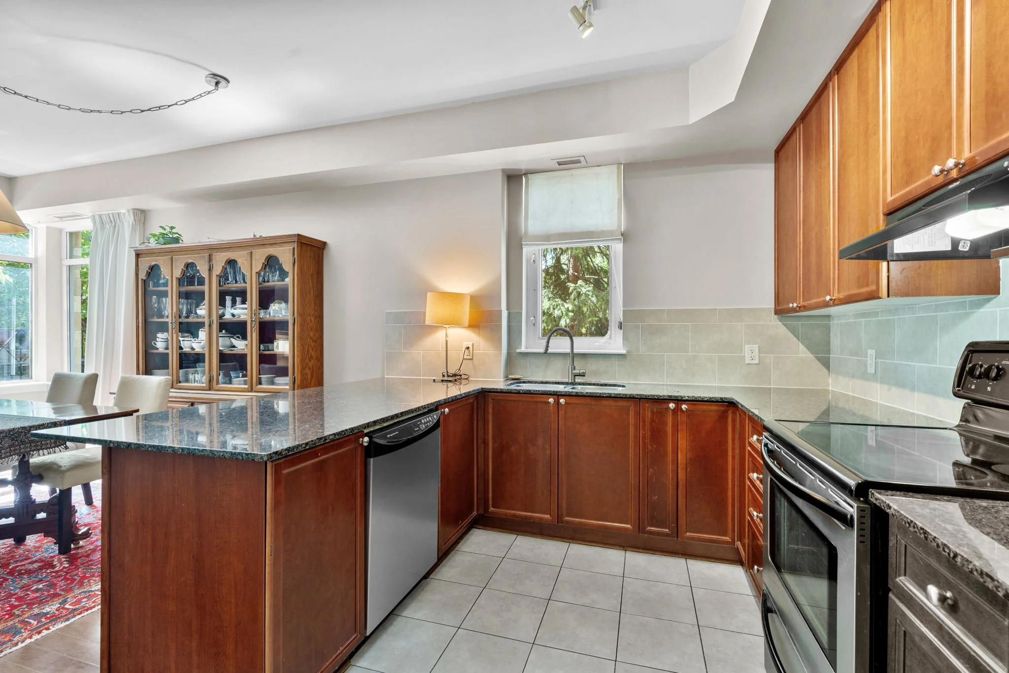 15-web-or-mls-205-bolton-st-105.jpg