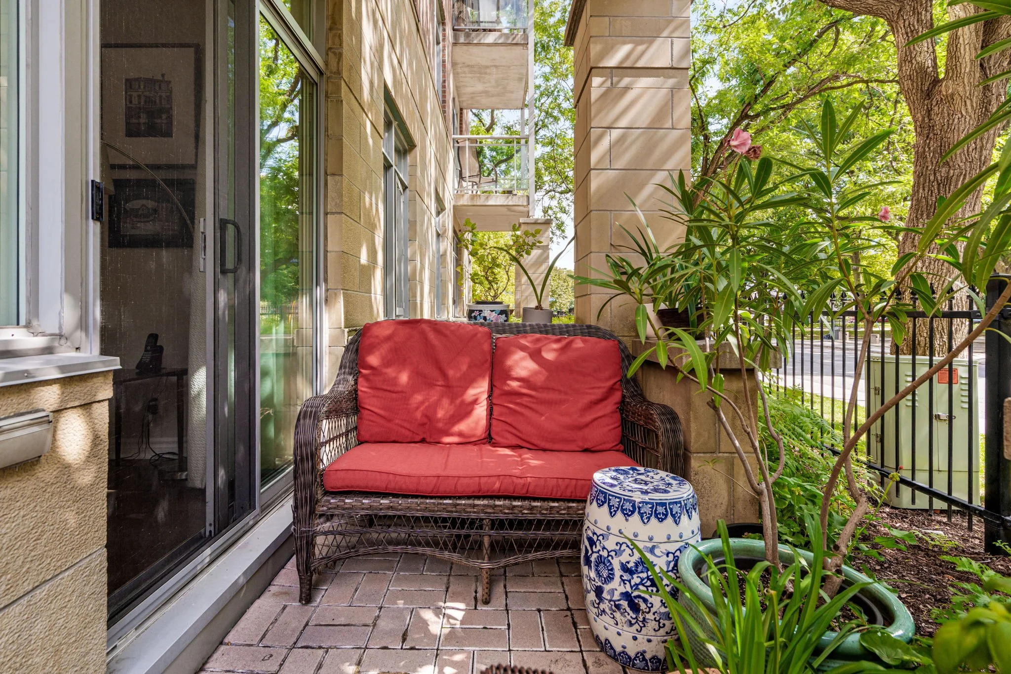 28-web-or-mls-205-bolton-st-105.jpg
