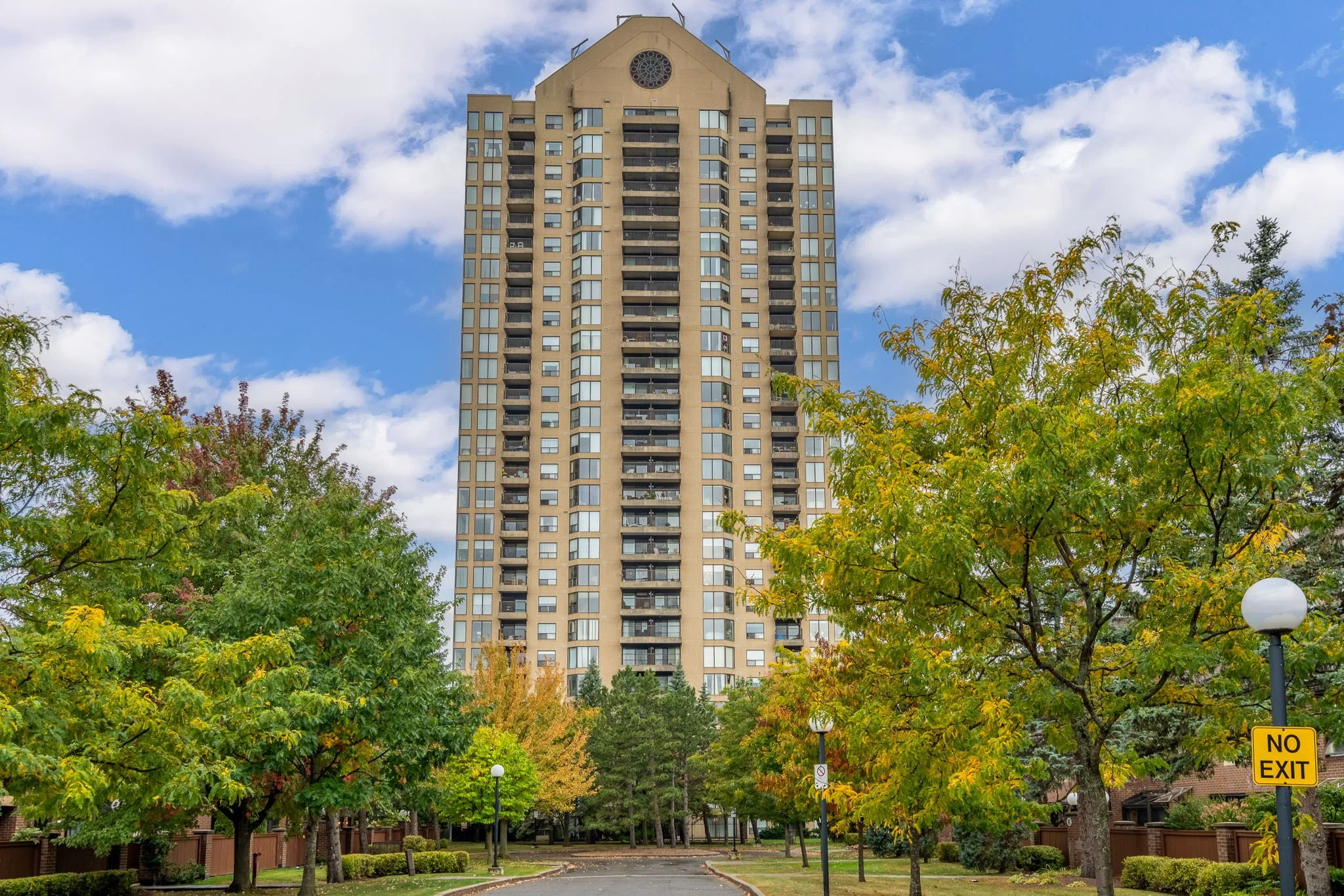 1-web-or-mls-545-st-laurent-blvd-1604.jpg