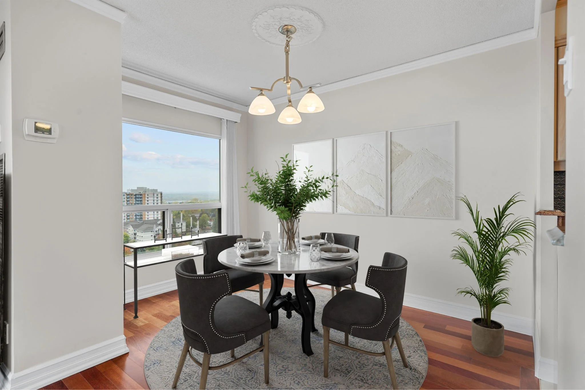 12-web-or-mls-545-st-laurent-blvd-1604.jpg