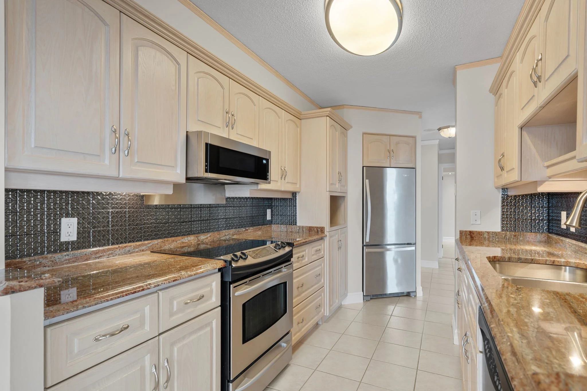 15-web-or-mls-545-st-laurent-blvd-1604.jpg