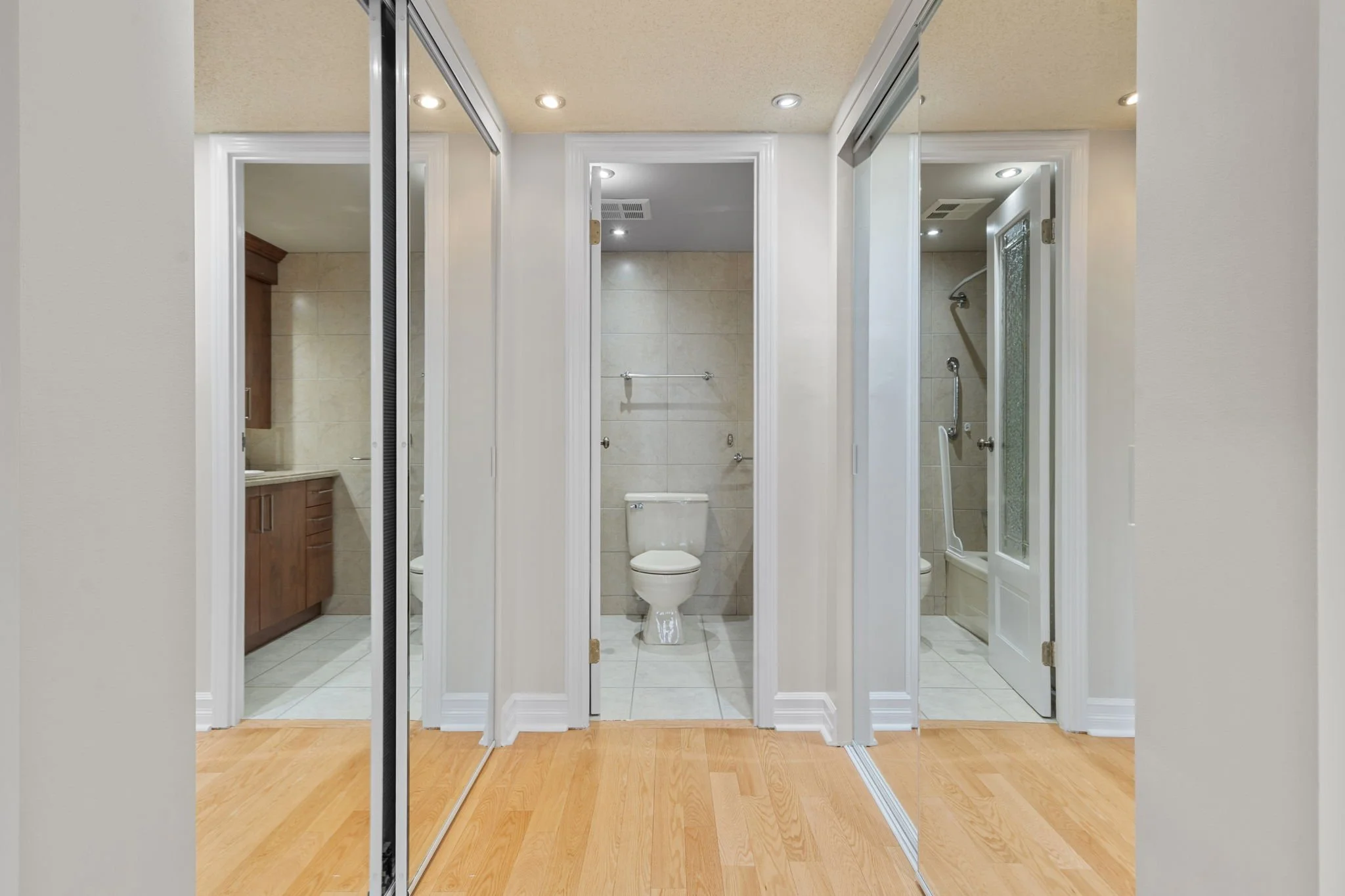 22-web-or-mls-545-st-laurent-blvd-1604.jpg