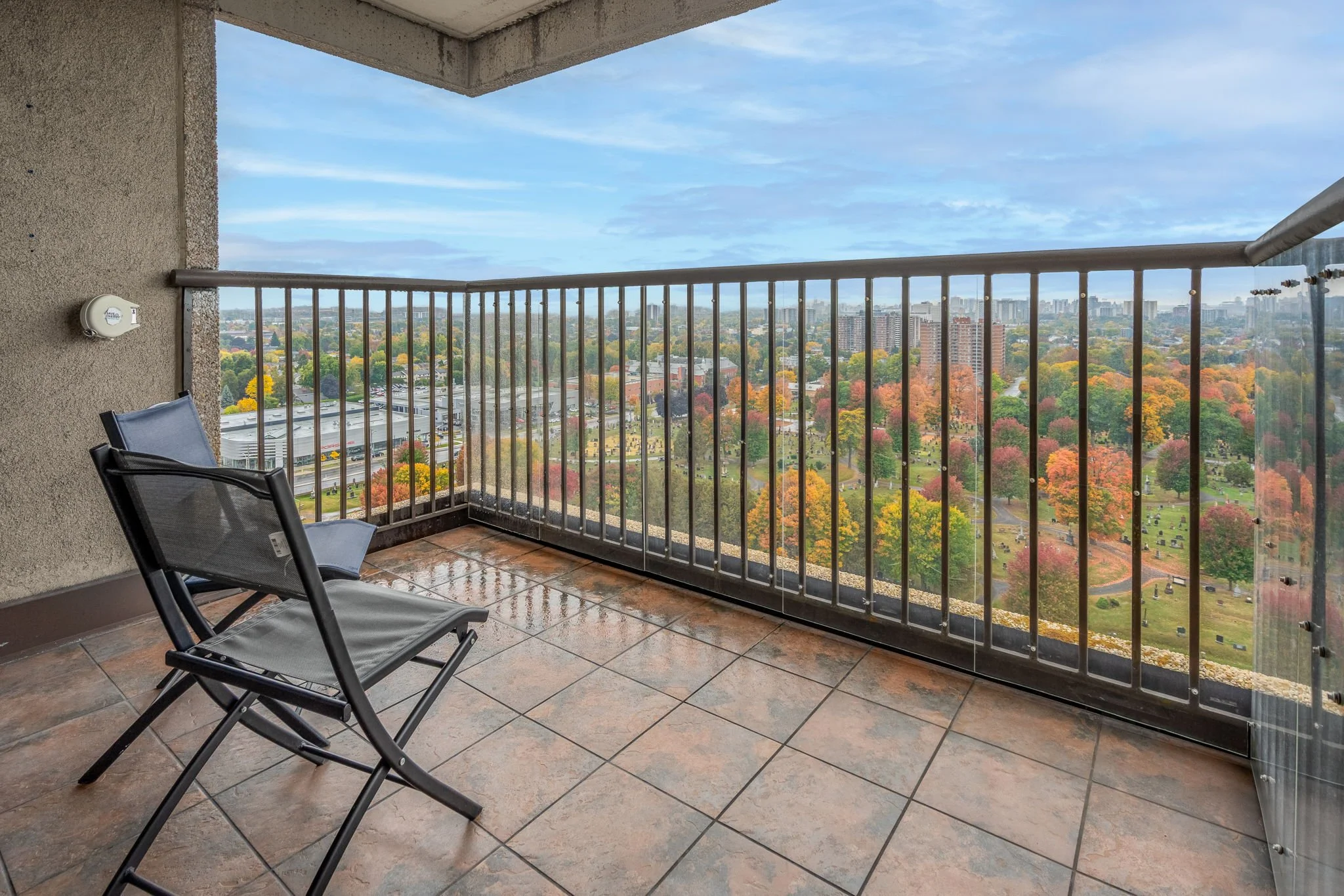 28-web-or-mls-545-st-laurent-blvd-1604.jpg