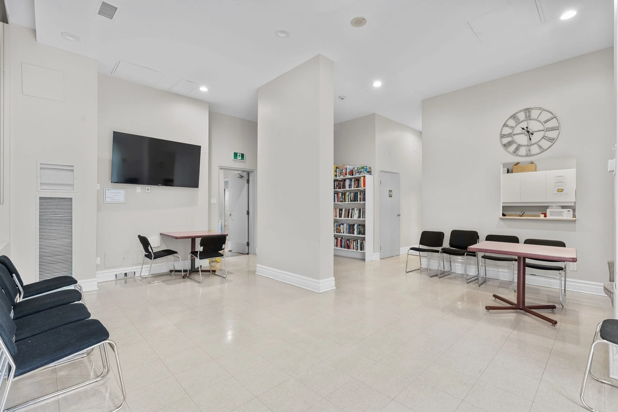 29-web-or-mls-545-st-laurent-blvd-1604.jpg