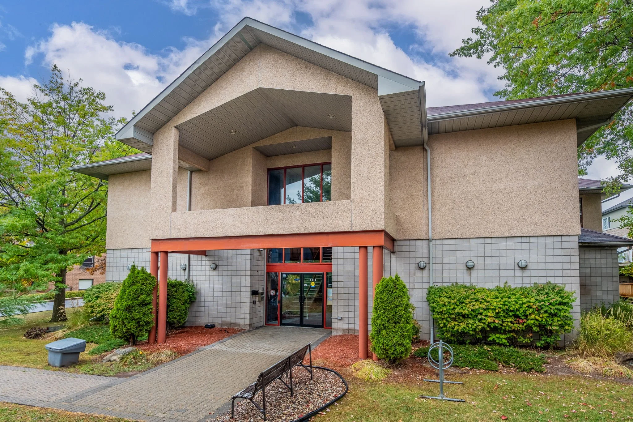 32-web-or-mls-545-st-laurent-blvd-1604.jpg