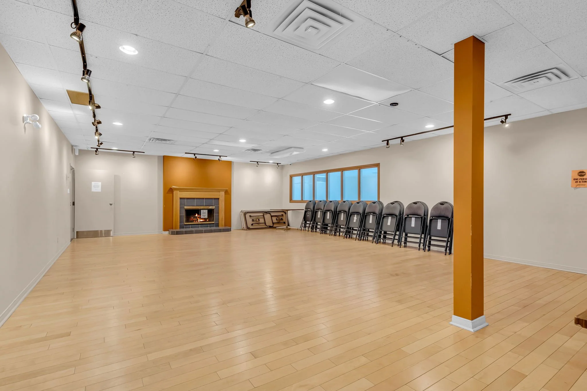 37-web-or-mls-545-st-laurent-blvd-1604.jpg