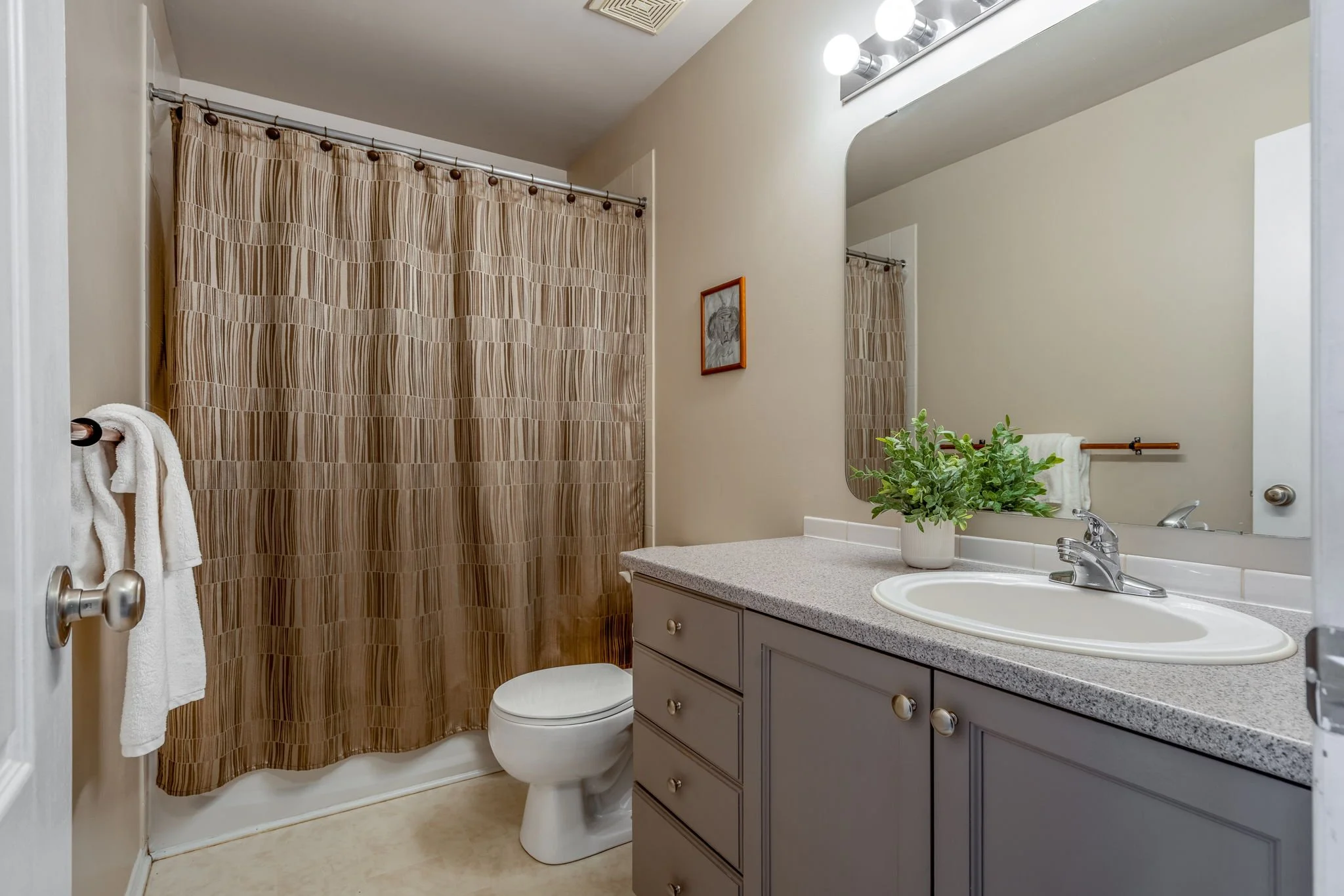 28-web-or-mls-1031-capreol-st.jpg