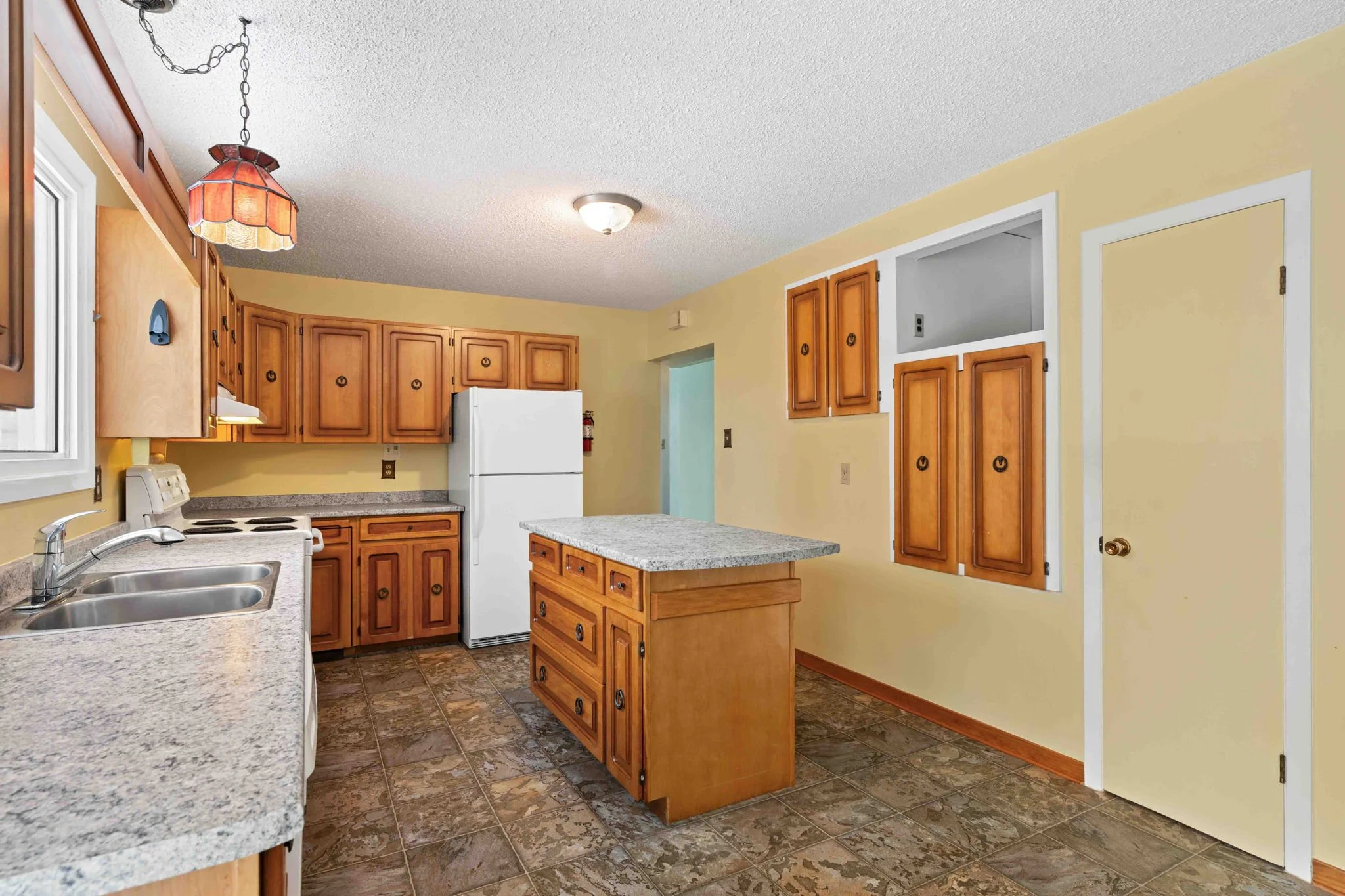 11-web-or-mls-1957-sharel-dr.jpg