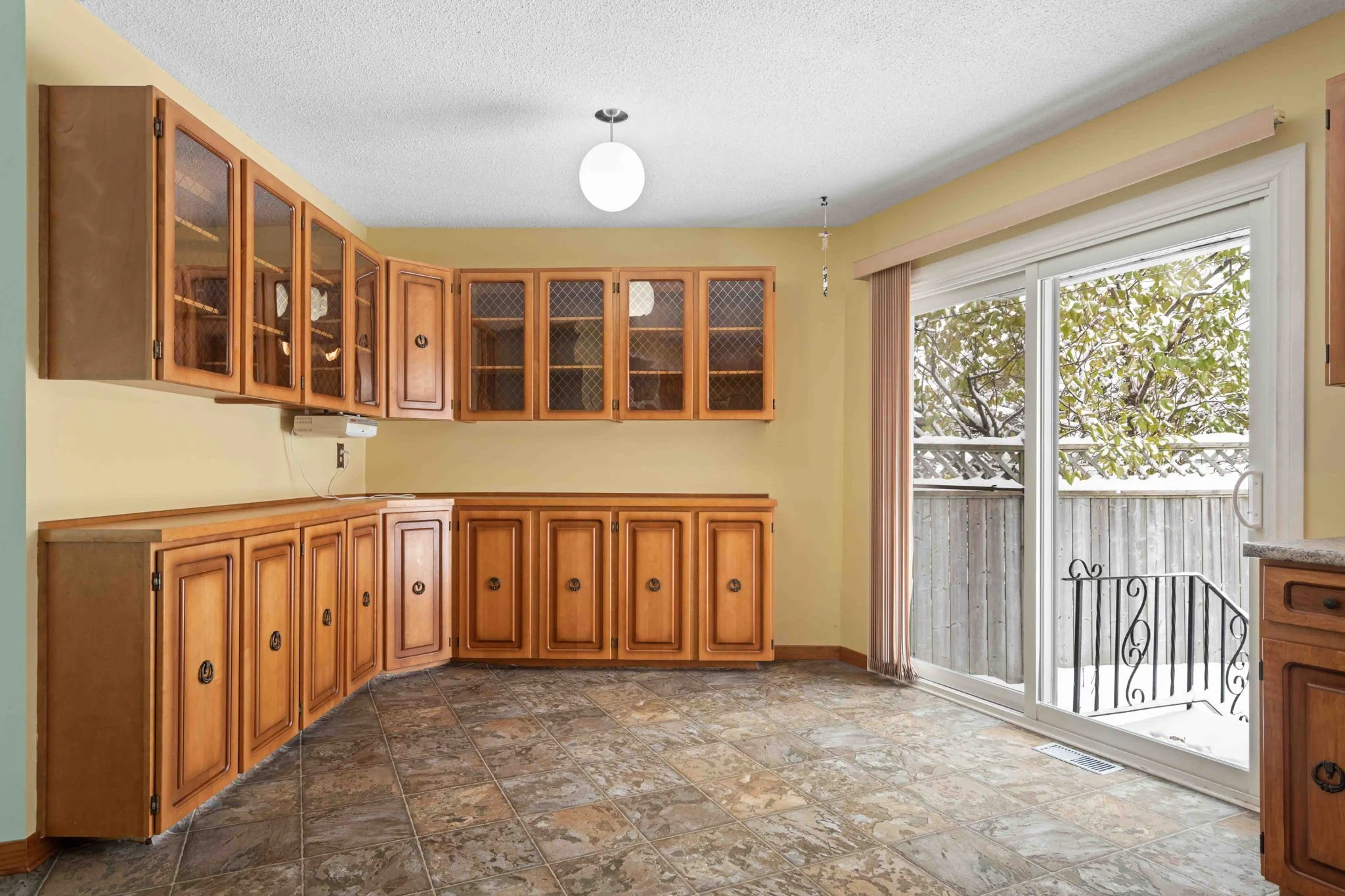 14-web-or-mls-1957-sharel-dr.jpg