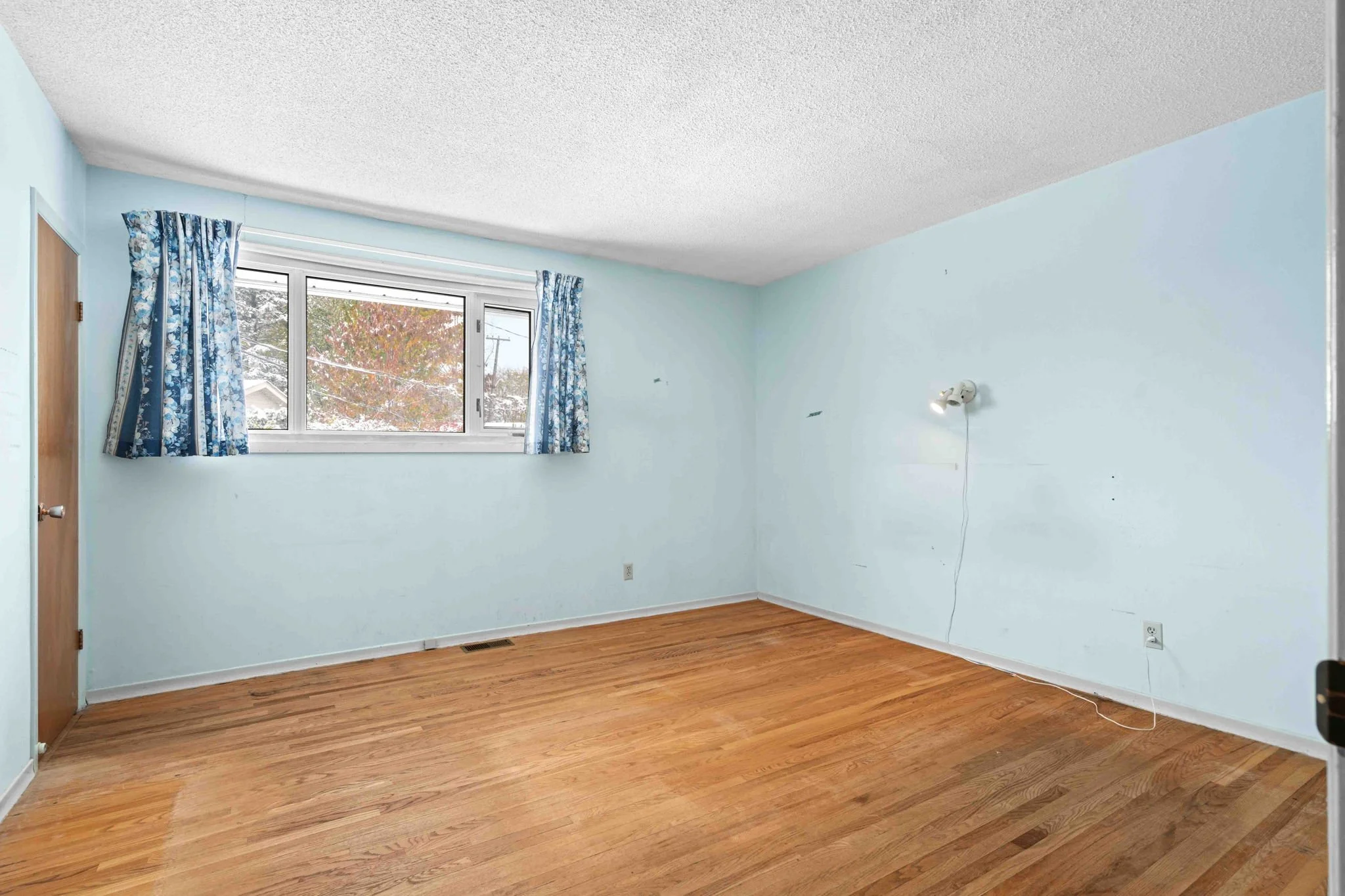 16-web-or-mls-1957-sharel-dr.jpg