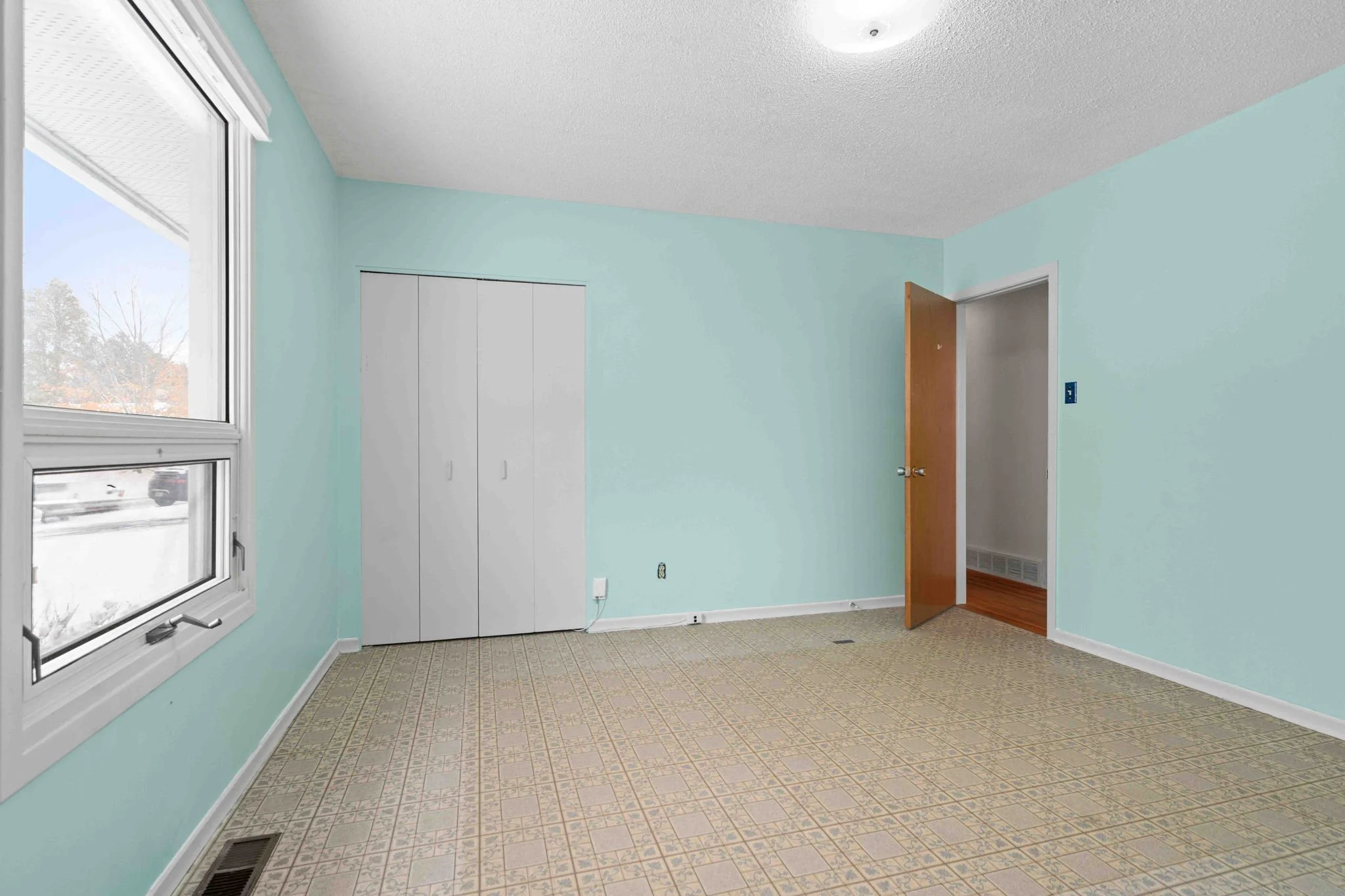 23-web-or-mls-1957-sharel-dr.jpg