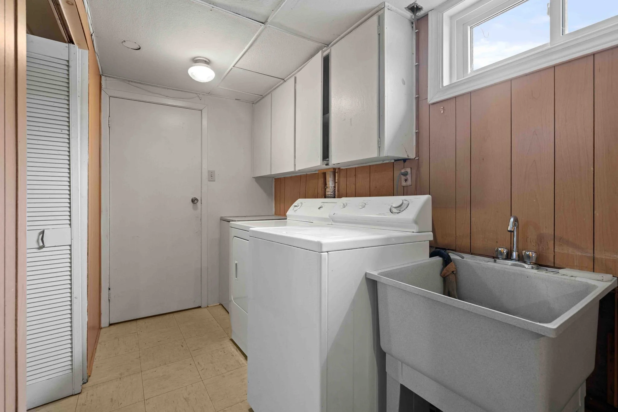 35-web-or-mls-1957-sharel-dr.jpg