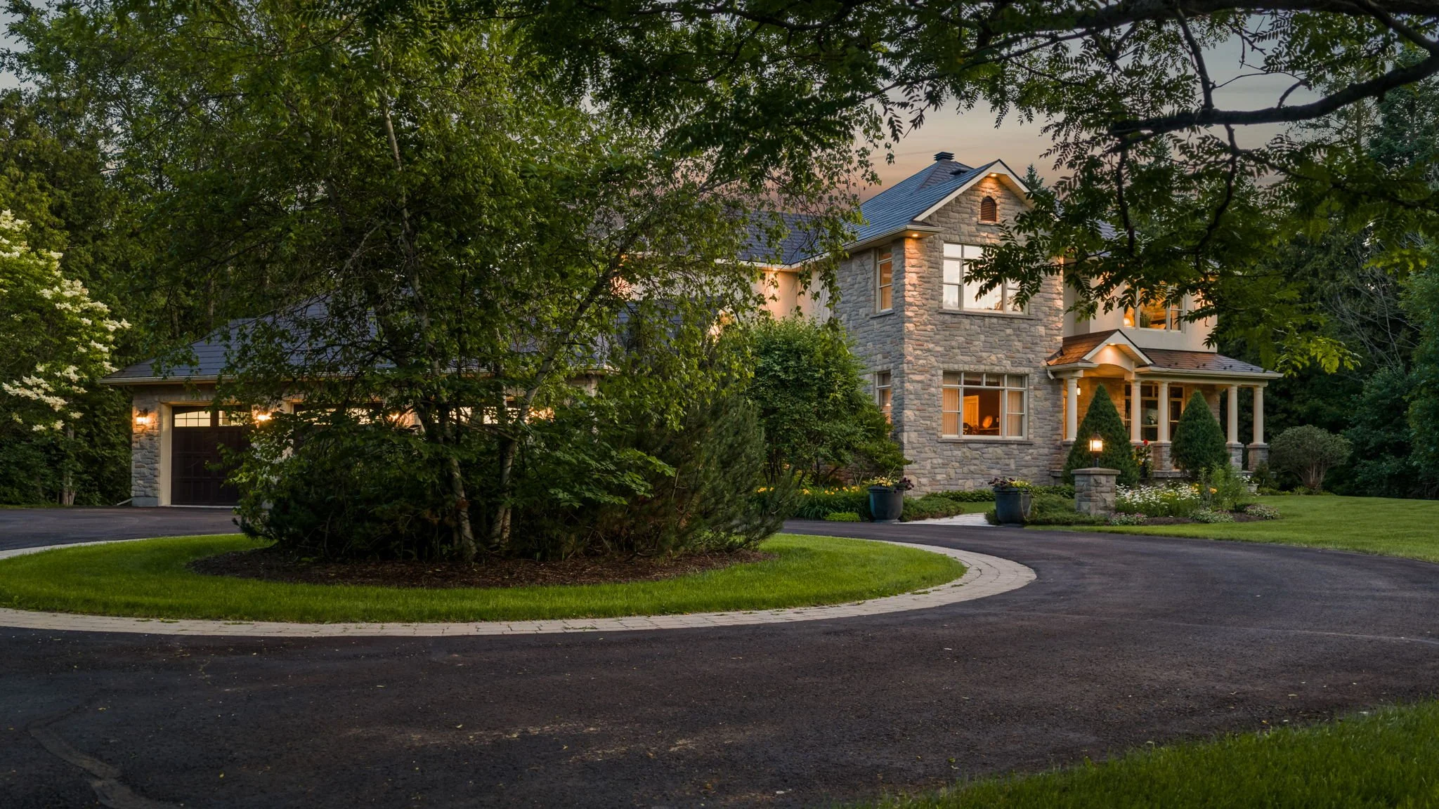 3-web-or-mls-140 Lady Lochead Lane-11.jpg