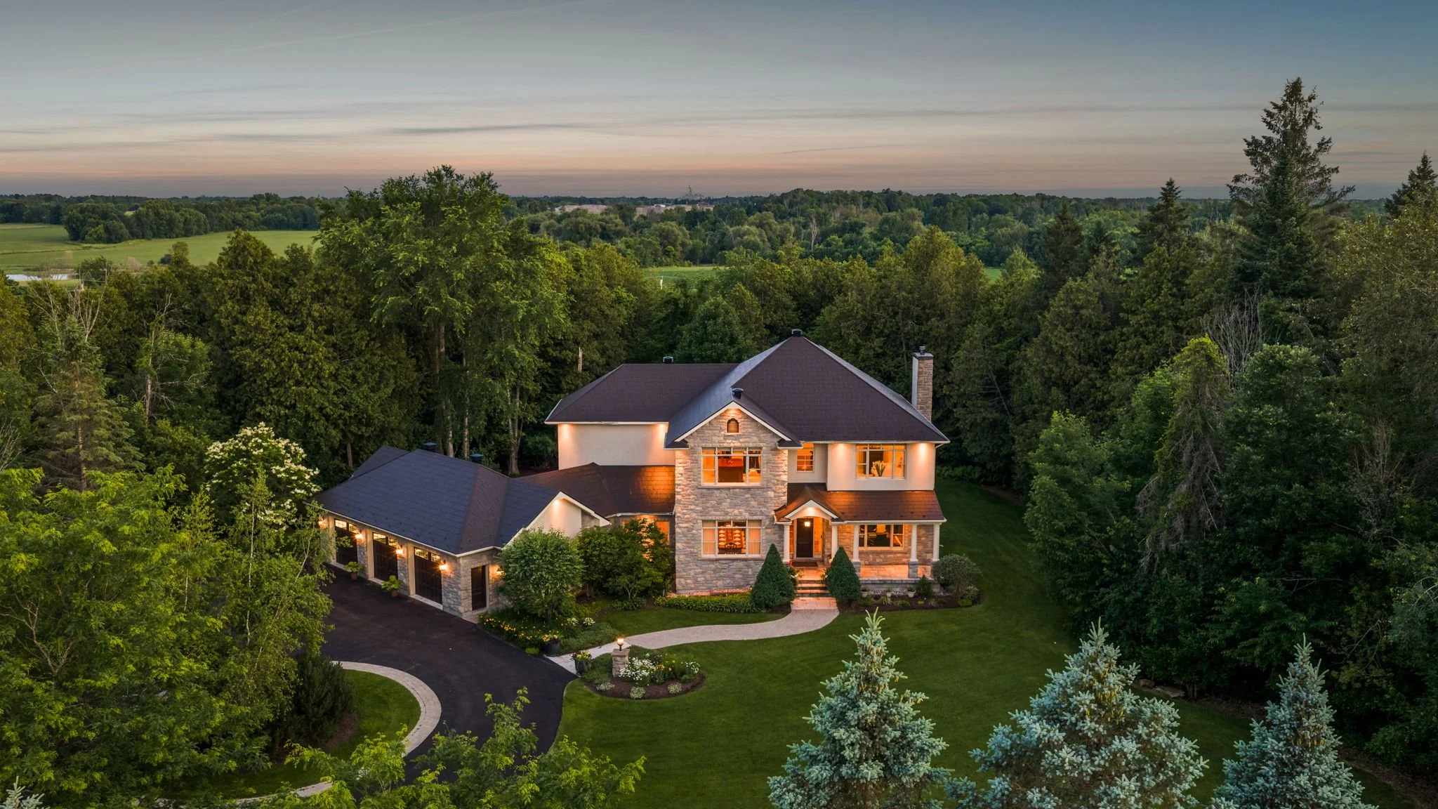 9-web-or-mls-140 Lady Lochead Lane-13.jpg