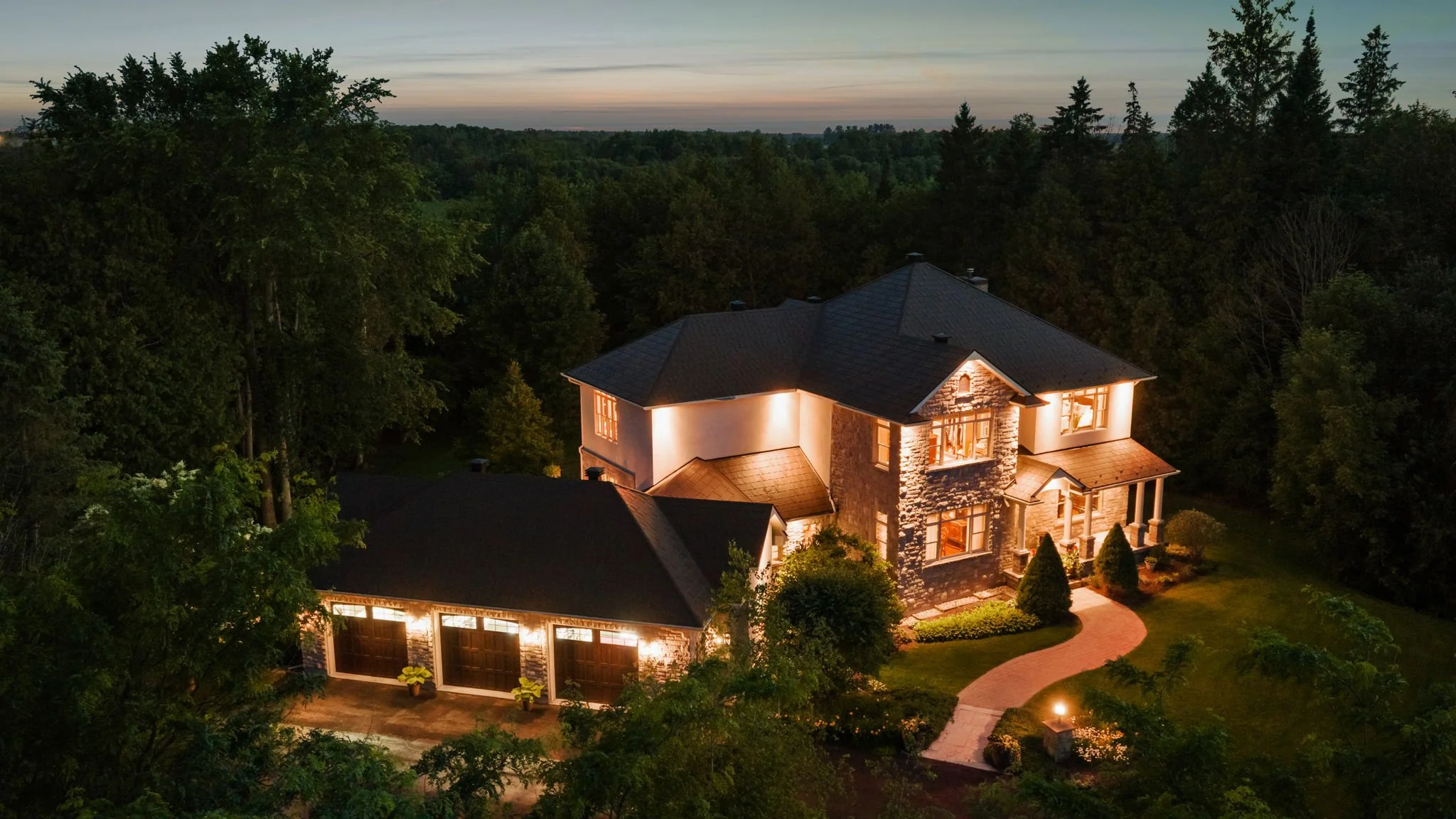 10-web-or-mls-140 Lady Lochead Lane-16.jpg