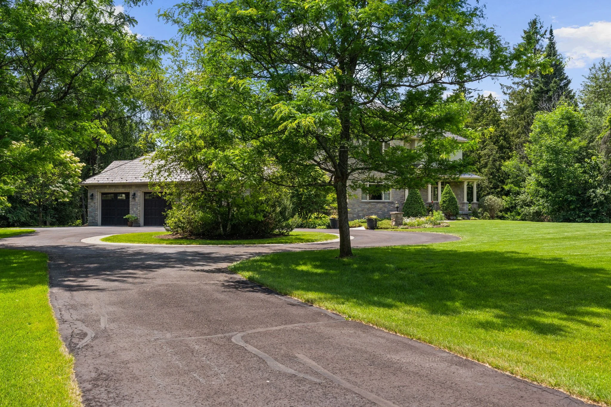 14-web-or-mls-140 Lady Lochead Lane-109.jpg
