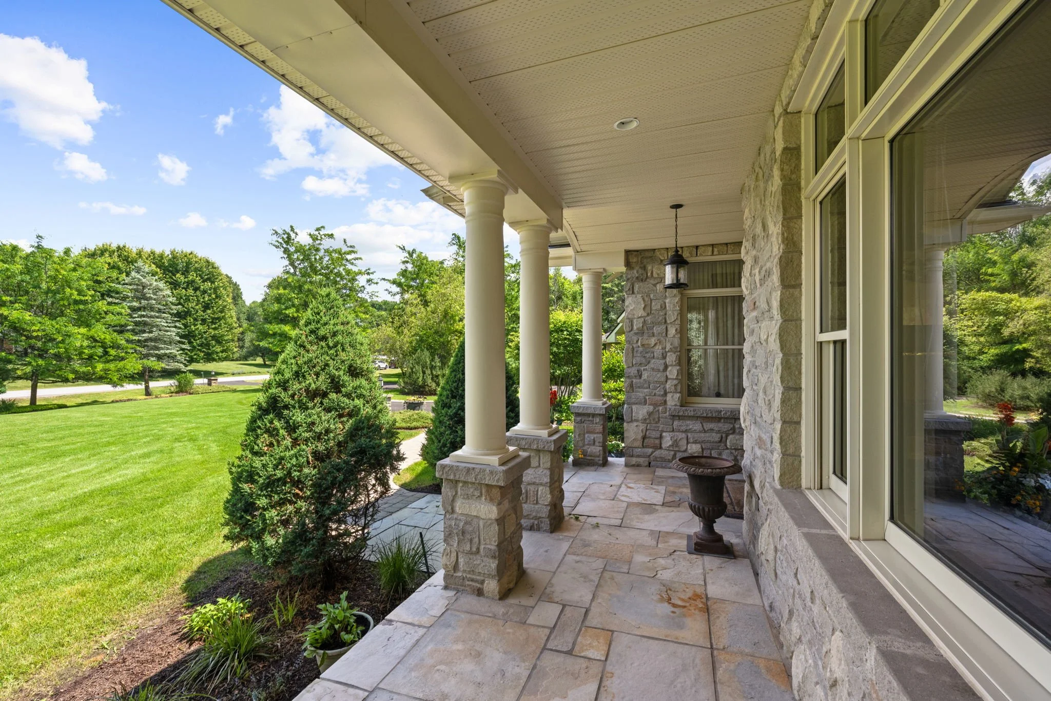 21-web-or-mls-140 Lady Lochead Lane-78.jpg