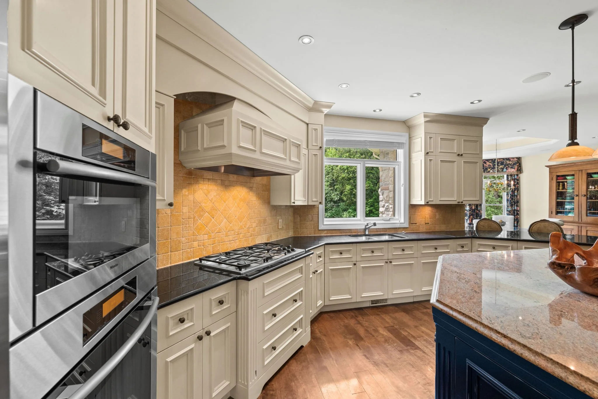 34-web-or-mls-140 Lady Lochead Lane-30.jpg