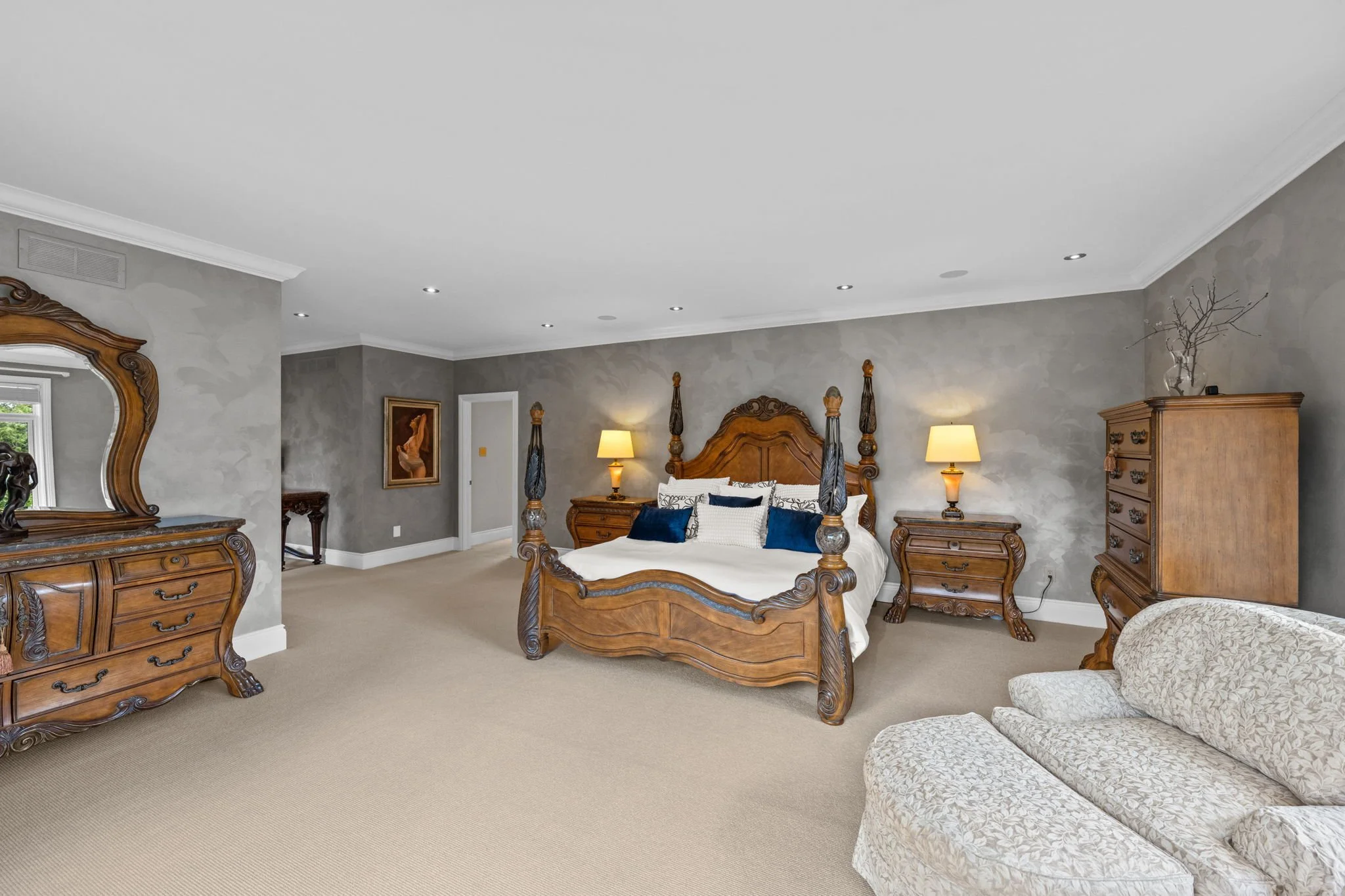 56-web-or-mls-140 Lady Lochead Lane-63.jpg