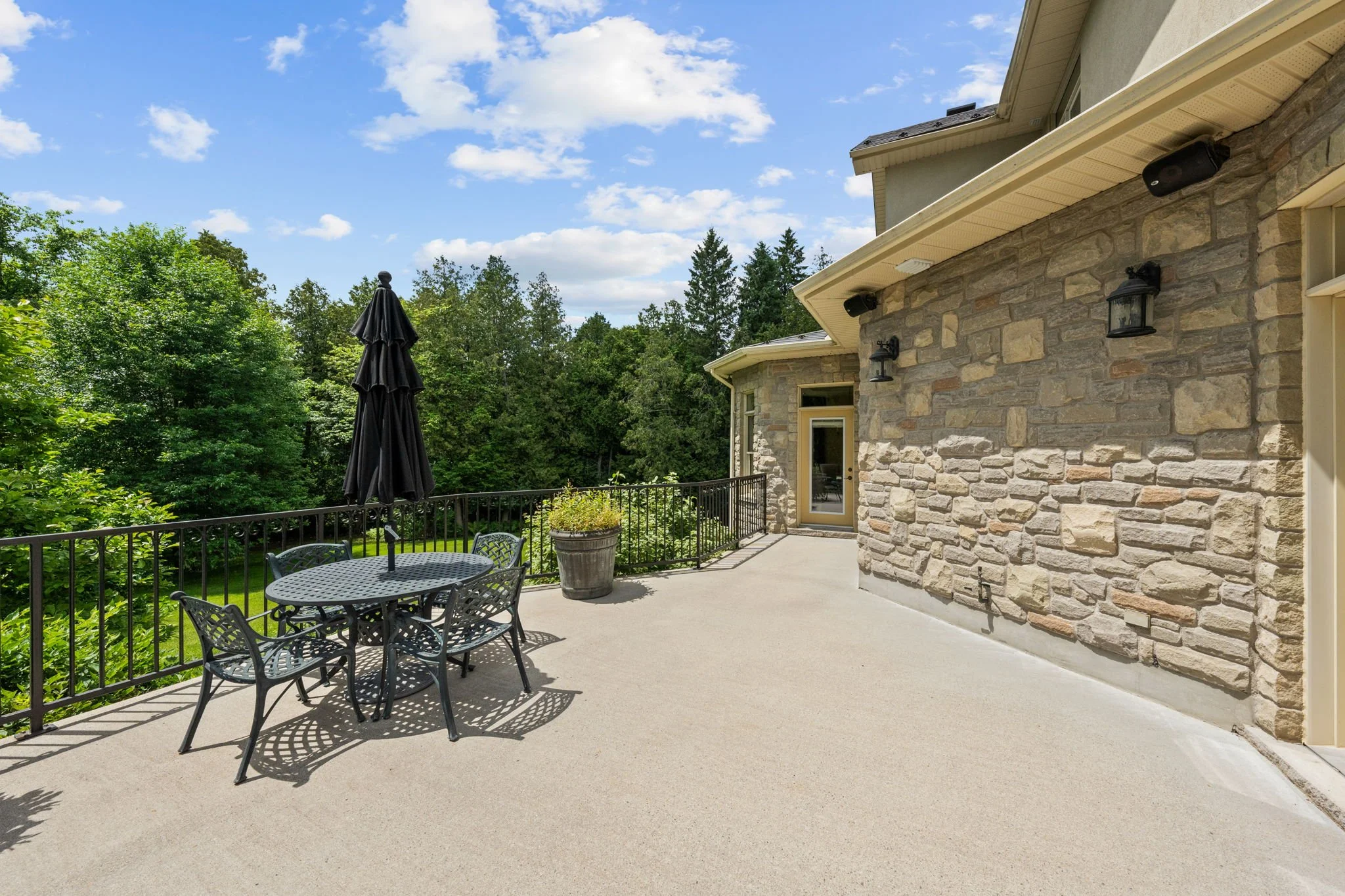 91-web-or-mls-140 Lady Lochead Lane-68.jpg