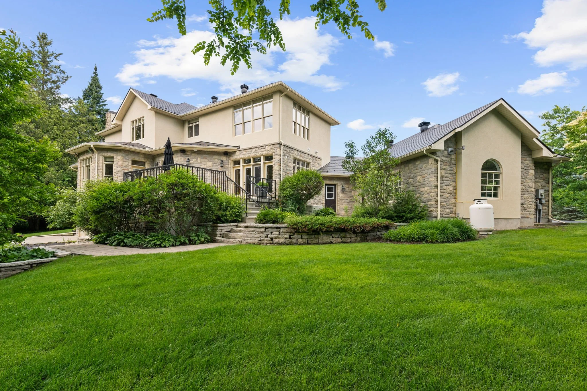 93-web-or-mls-140 Lady Lochead Lane-70.jpg
