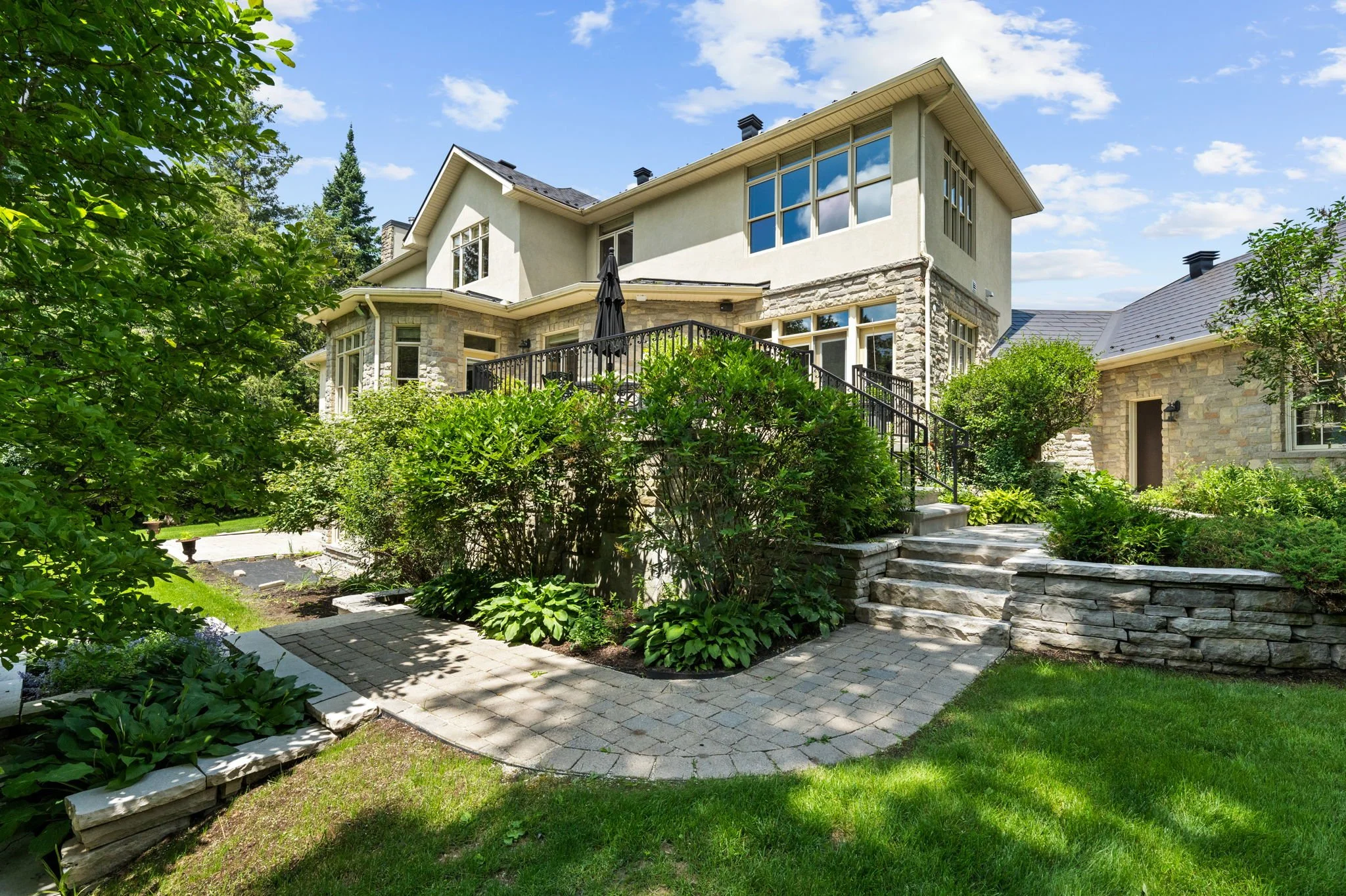 98-web-or-mls-140 Lady Lochead Lane-75.jpg