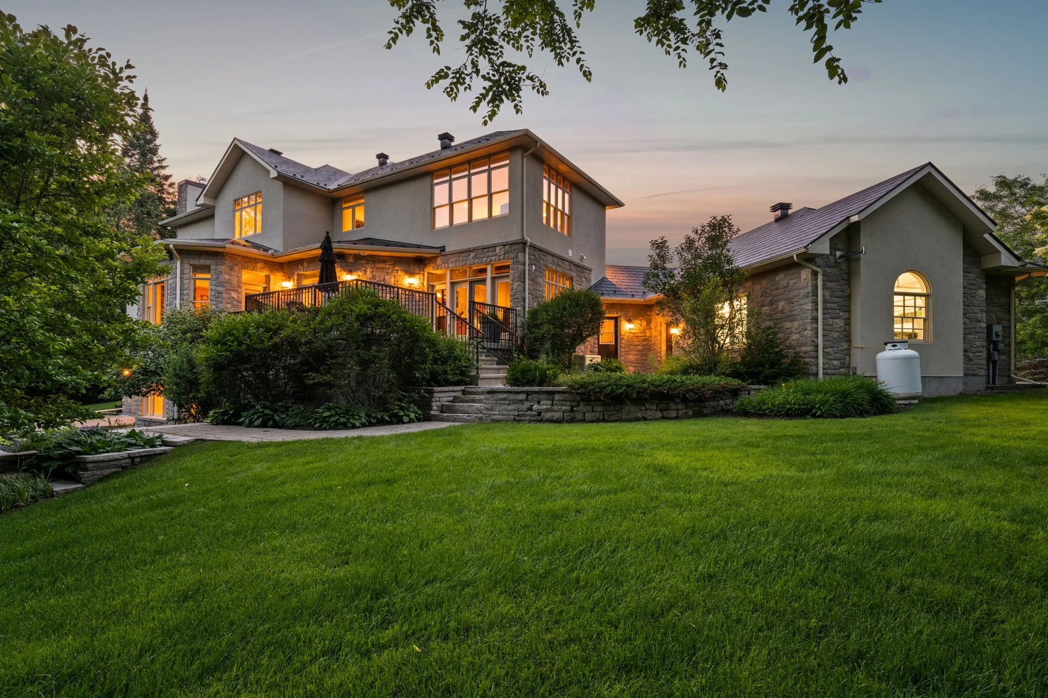 101-web-or-mls-140 Lady Lochead Lane-80.jpg