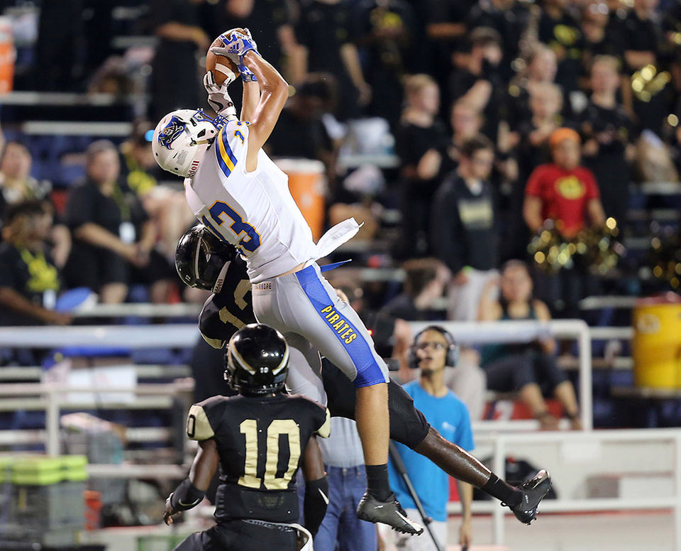 FHS Booster Club_Football 2018_v Davidson_WR catch2_092018_al.jpeg